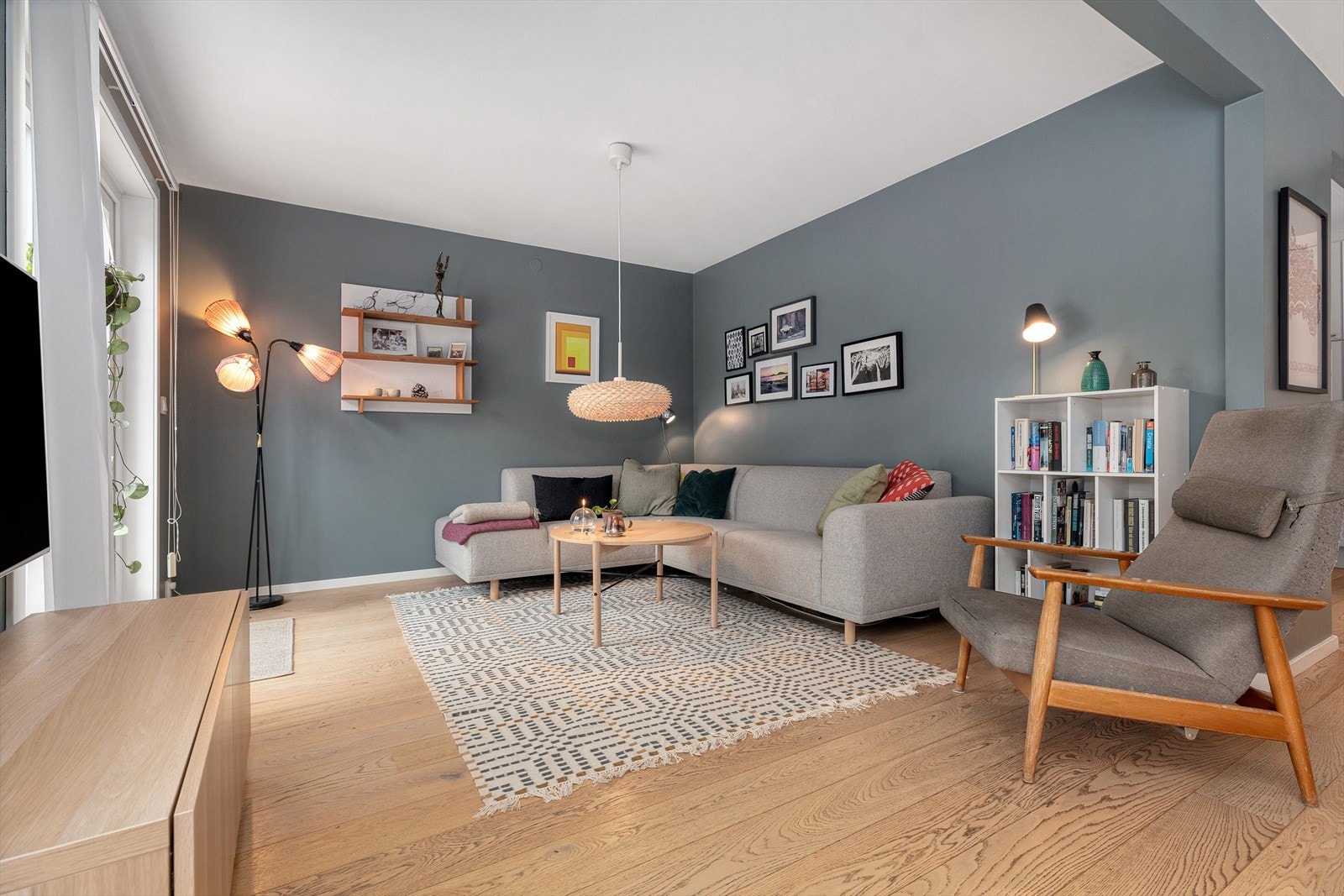 Flott halvpart av vertikaldelt tomannsbolig ove tre plan. Galleribilde