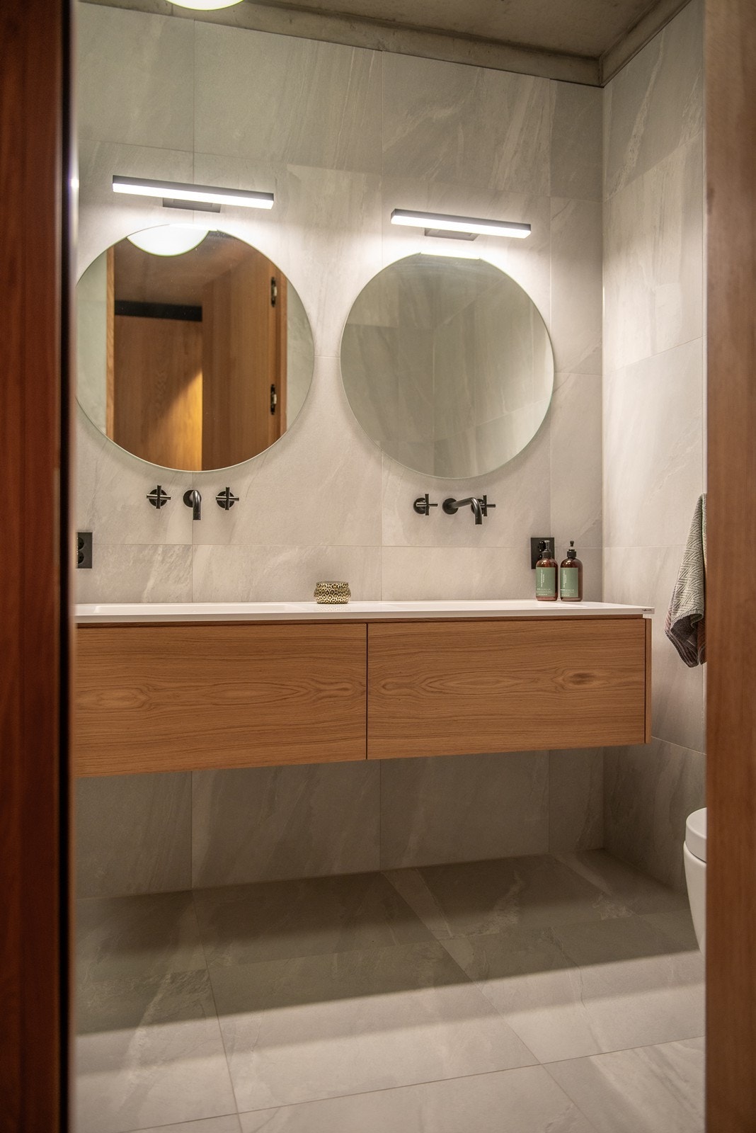 Eget baderom tilknyttet hovedsoverommet Galleribilde