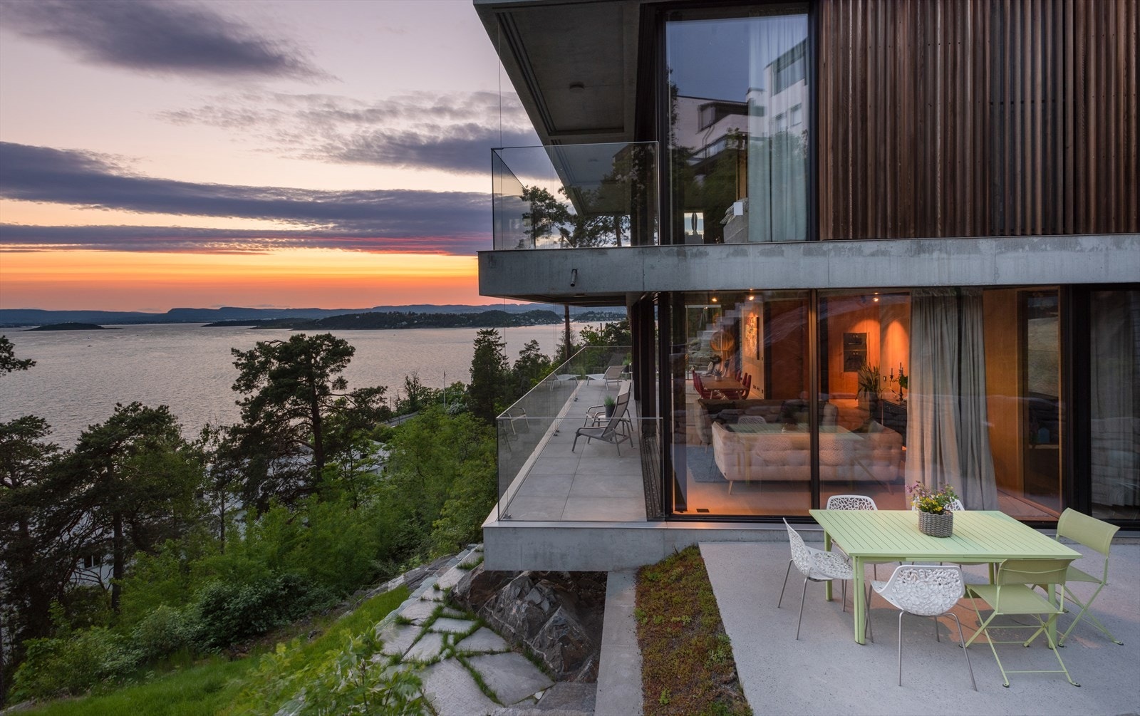 Selger opplyser at det er sol fra ca. 11.00 til solnedgang på sommeren Galleribilde