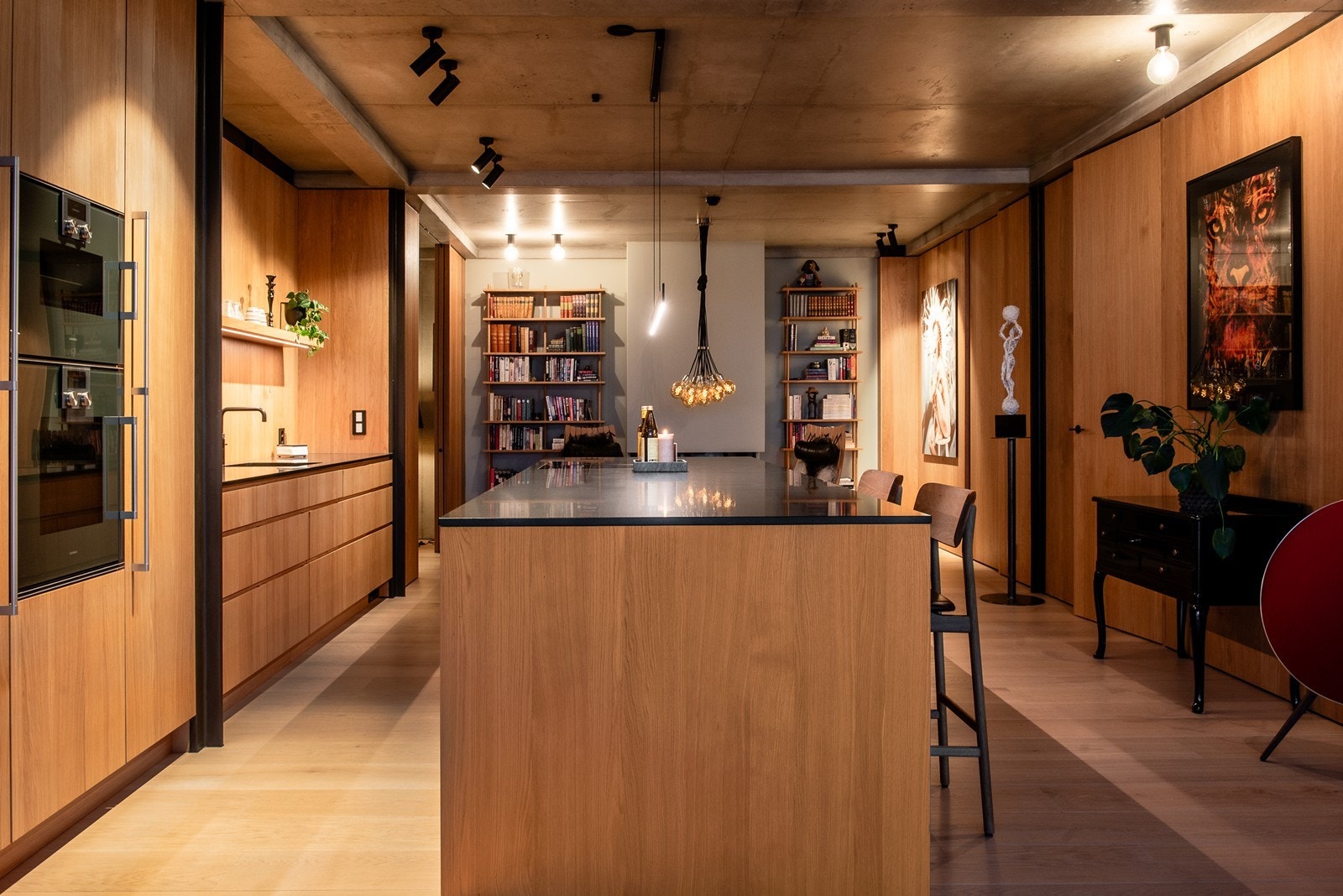 Lekkert kjøkken bygget av Hamran Snekkerverksted - Hvitevarer fra Gaggenau. Galleribilde