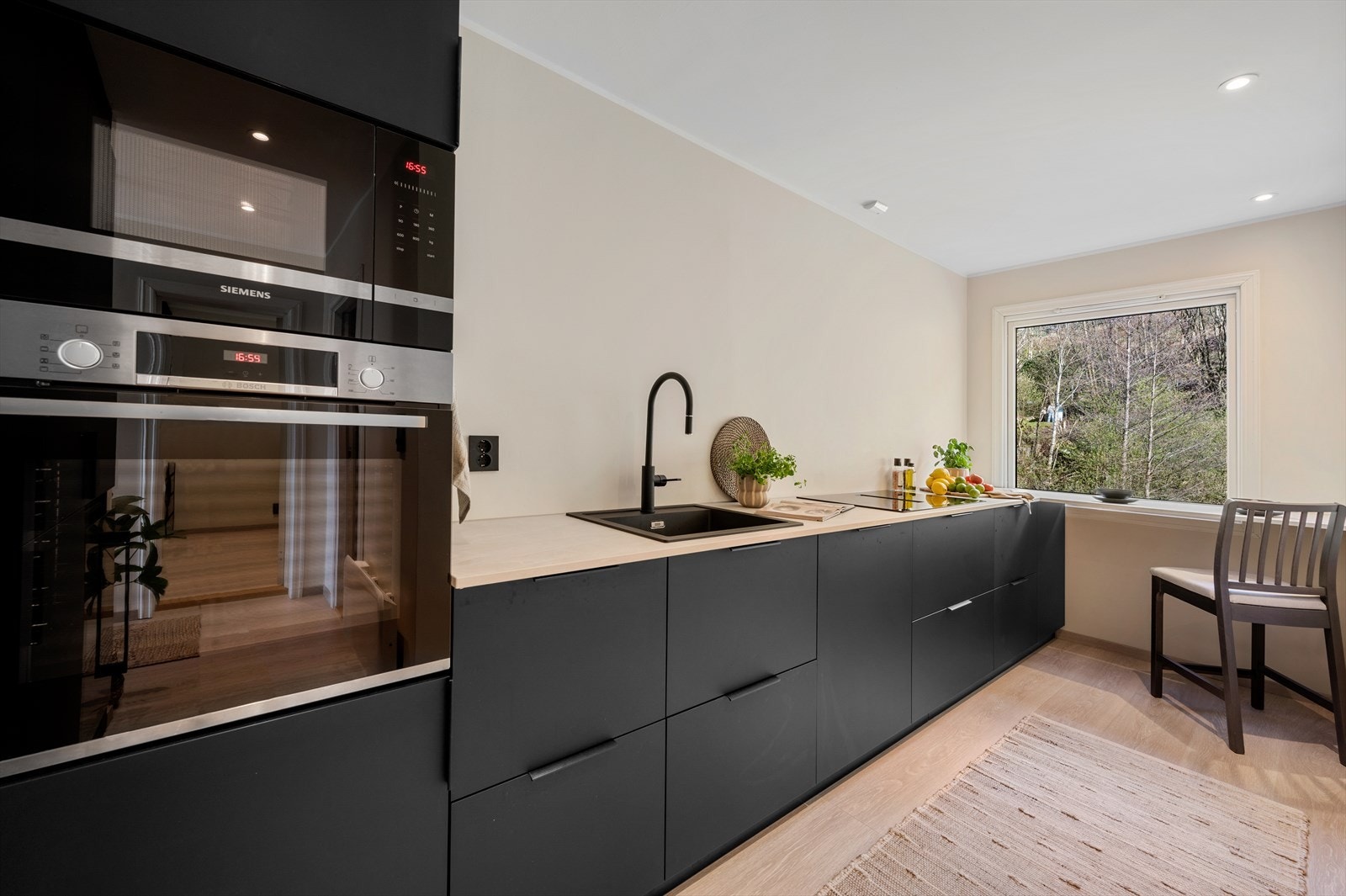 - Et drømmekjøkken av de sjeldne, av typen BORDO black fra kvalitetsleverandøren Kvik - Galleribilde