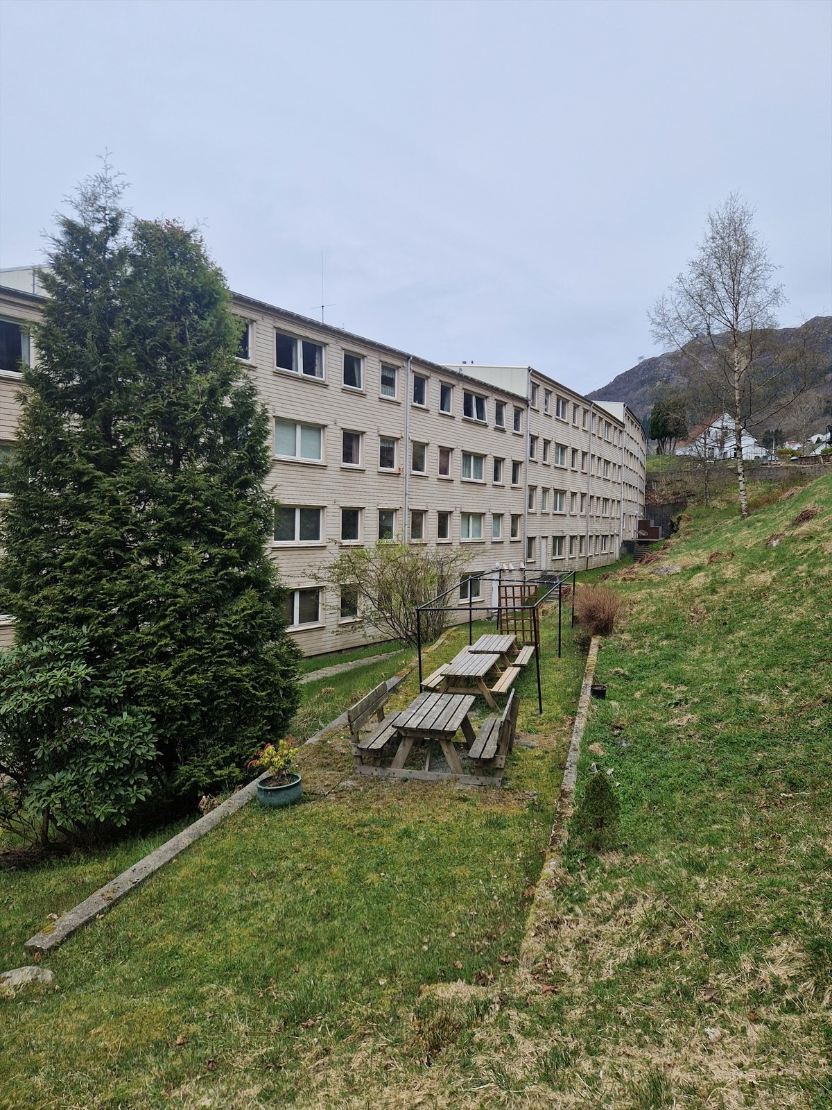 - Borettslaget har også et fellesområde på bakkeplan til glede for beboerne - Galleribilde