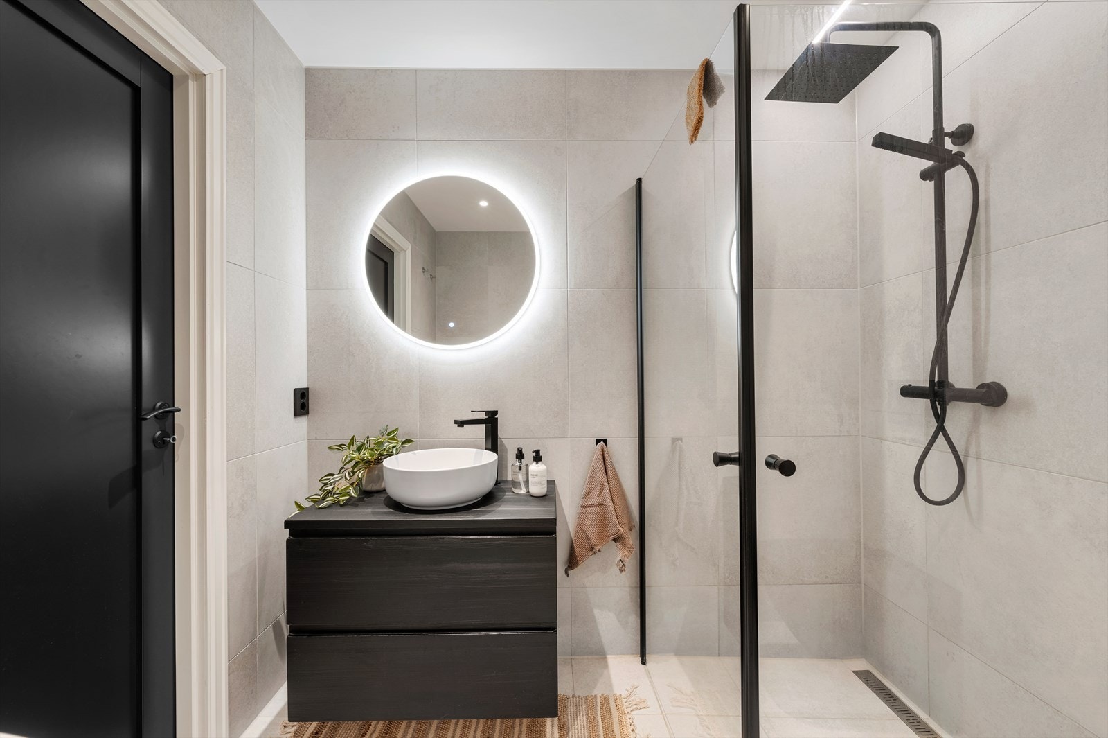 - Et påkostet drømmebad av de sjeldne, med moderne og tidsriktige kvaliteter - Galleribilde