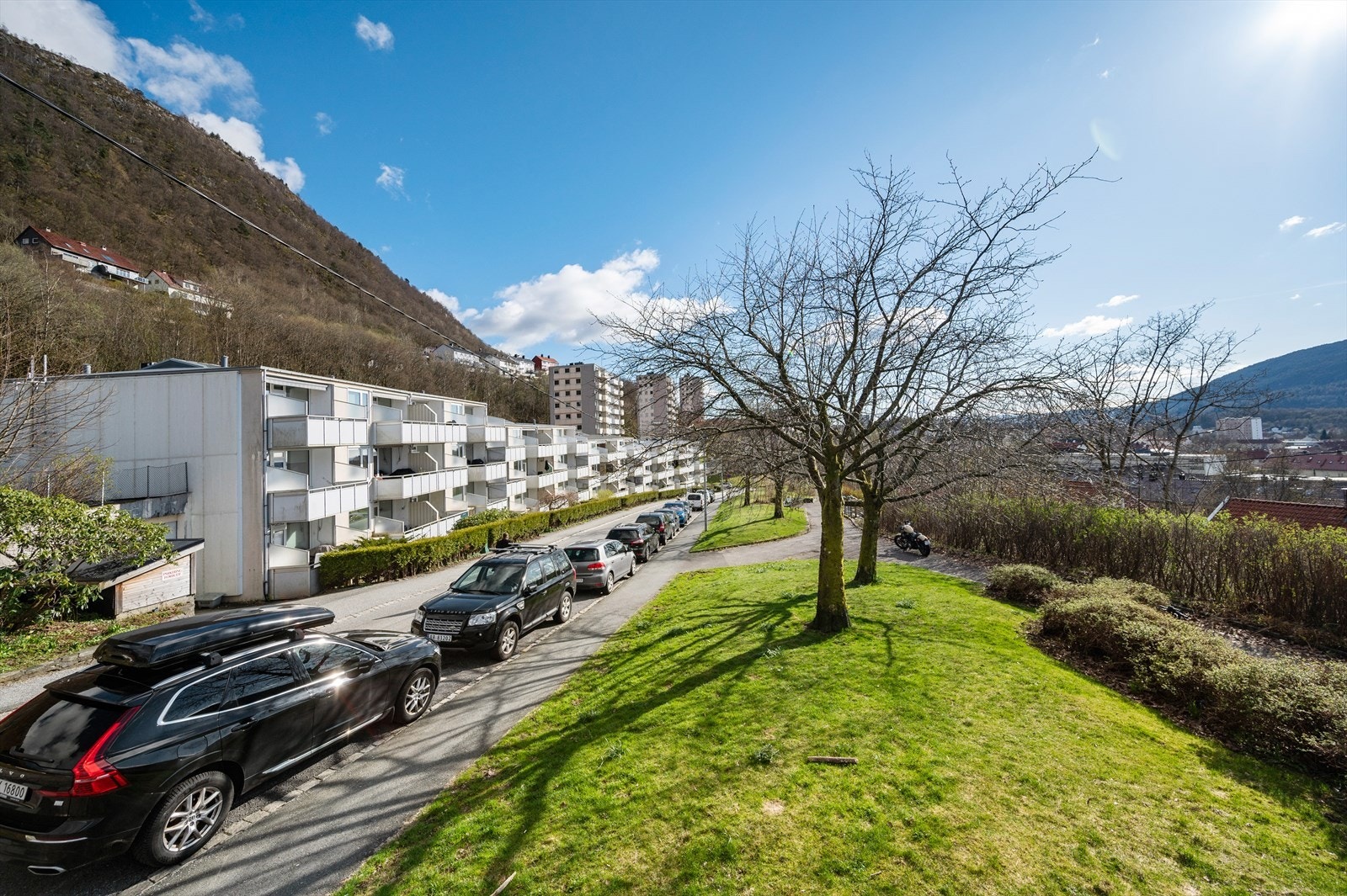 - Det er pt. gratis gateparkering like utenfor leiligheten - Galleribilde