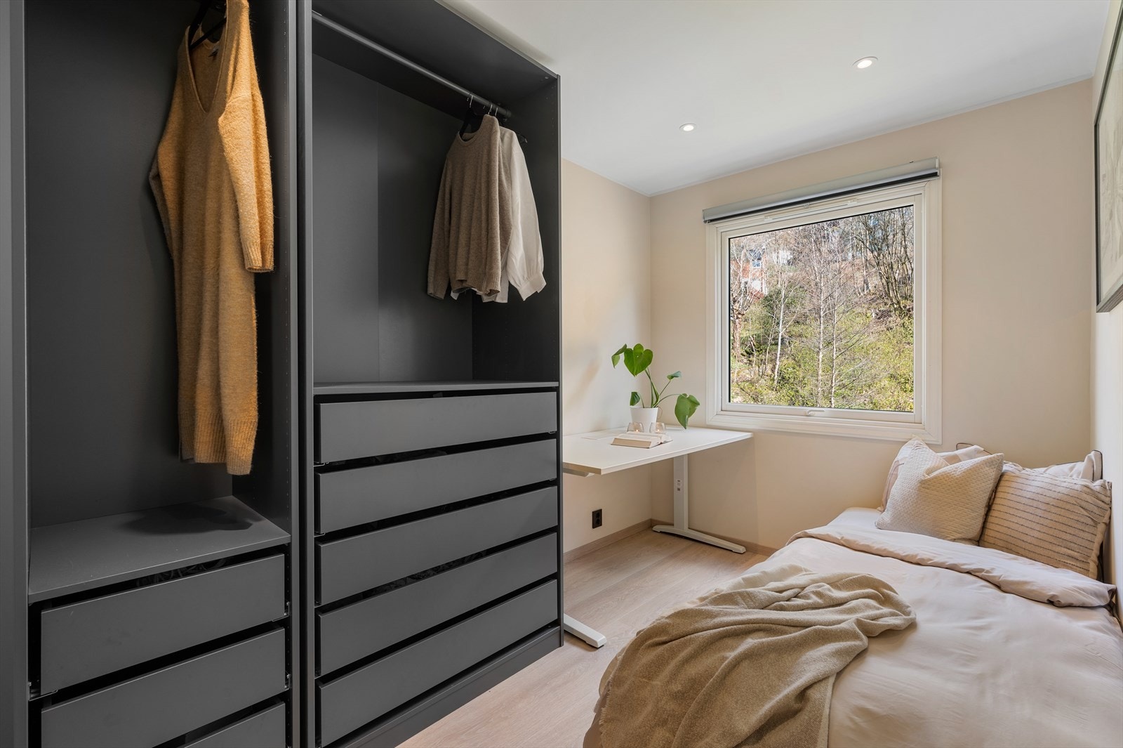 - Passer perfekt som barne- eller gjesterom! Student? Lei ut et rom og betjen store deler av ditt boliglån - Galleribilde