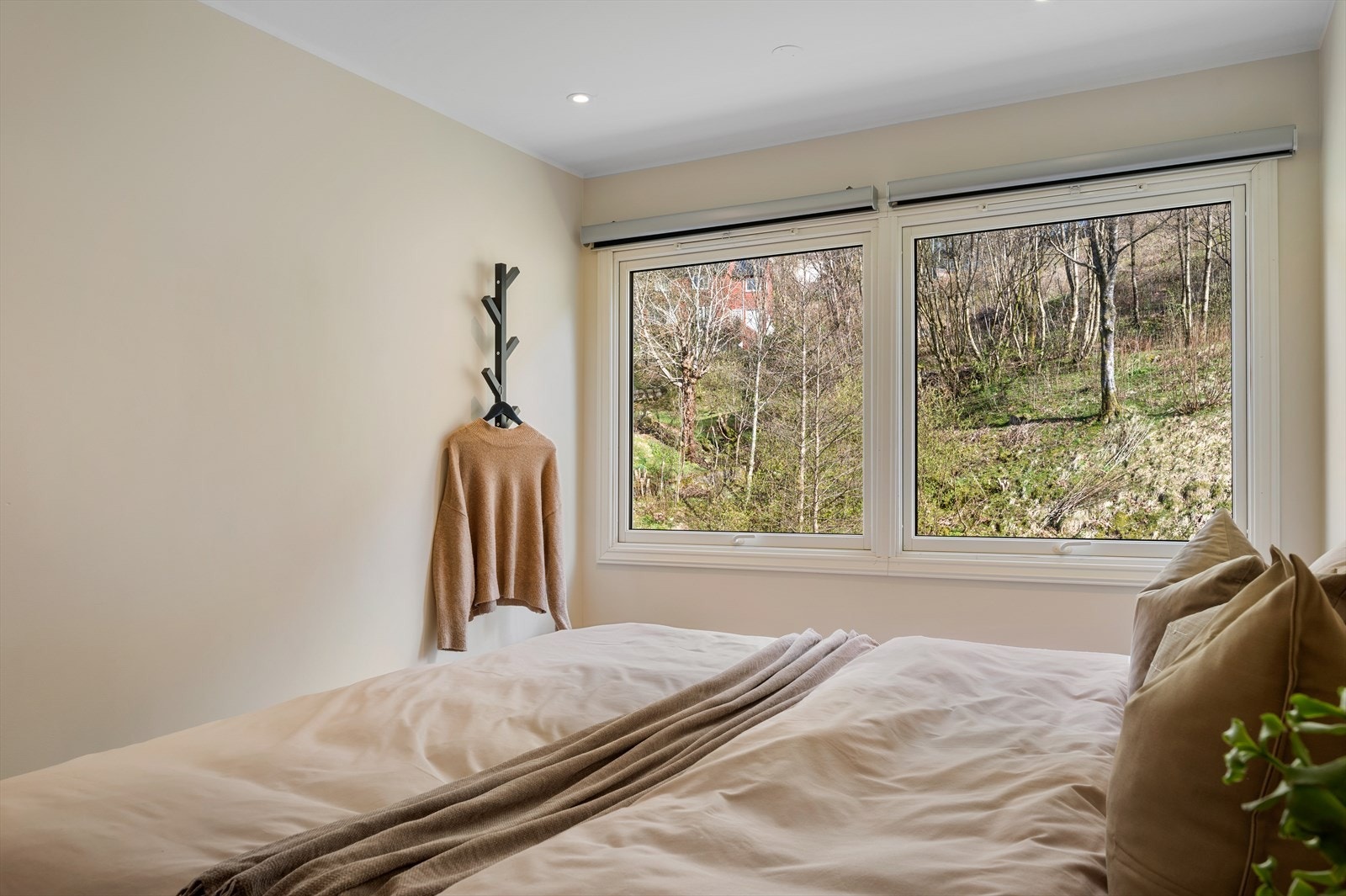 - Begge soverommene er vendt mot rolig grøntareal uten noen form for sjenerende innsyn - Galleribilde