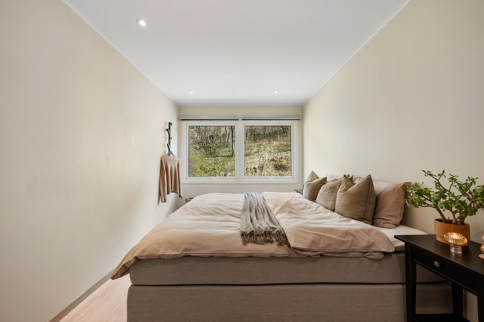 - Leiligheten har 2 soverom av svært god størrelse. Soverom 1 måler 13m² - Galleribilde