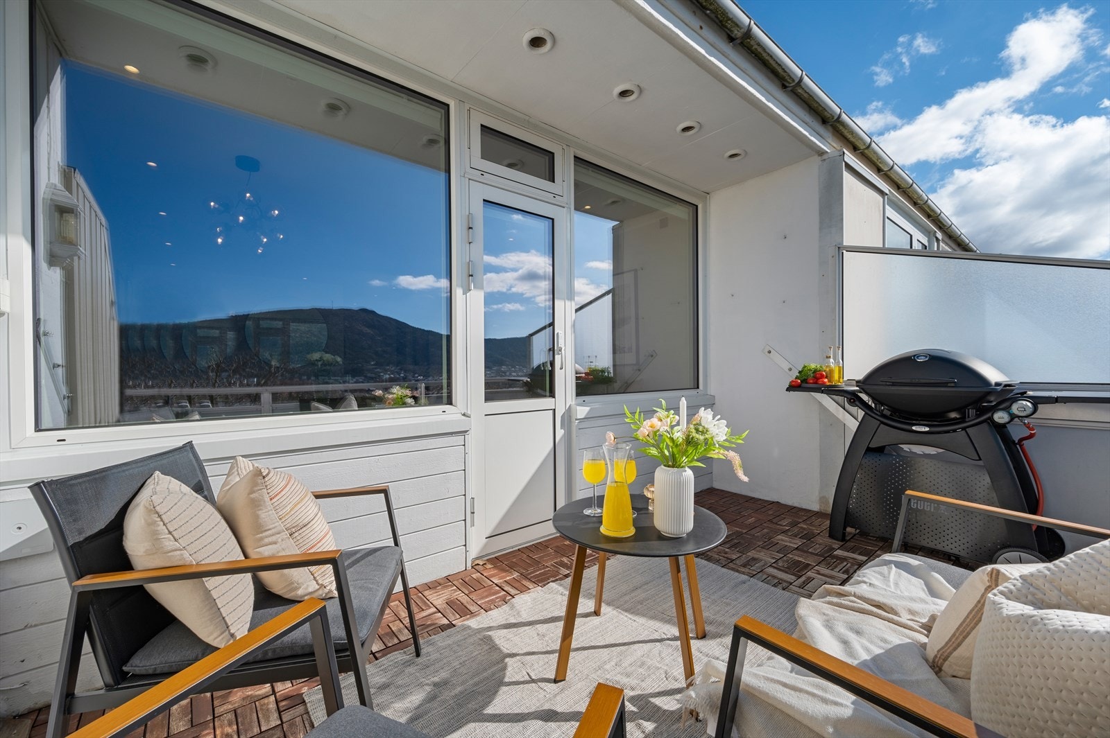 - God plass til ønsket utemøblement - Galleribilde