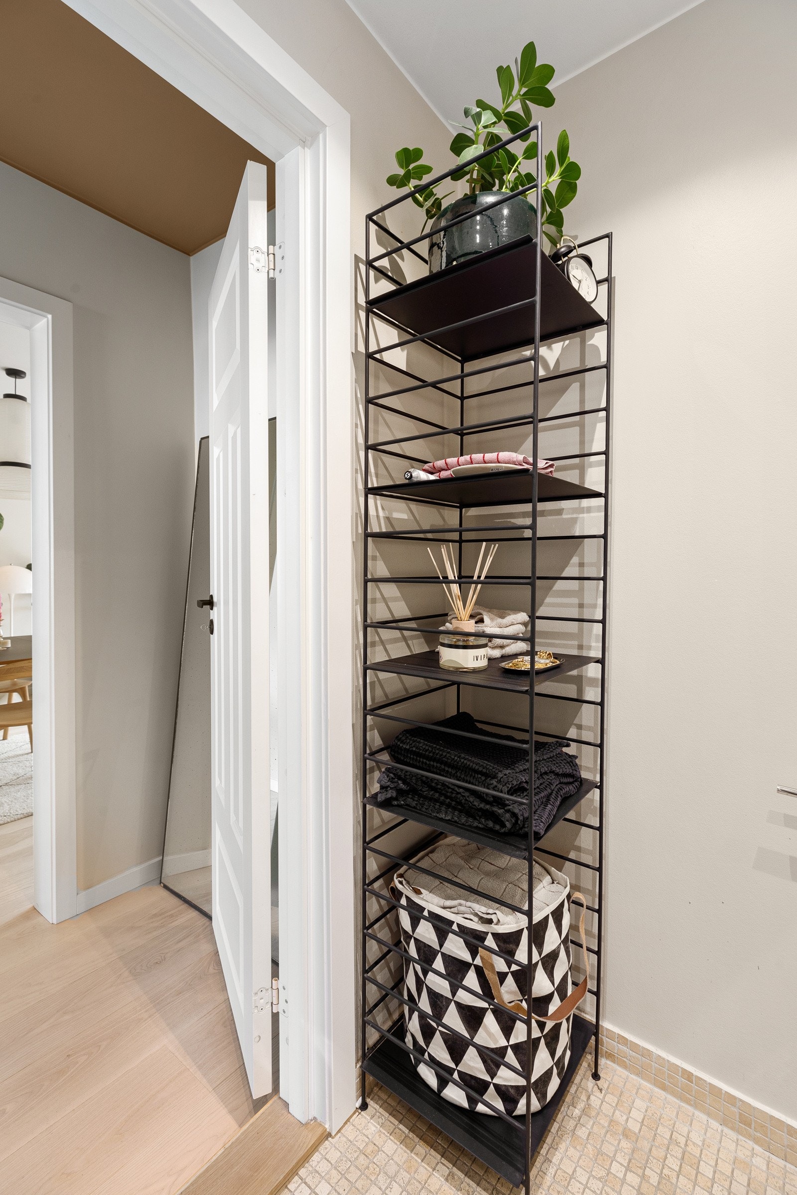 Mulighet for mer oppbevaringsplass til badet Galleribilde
