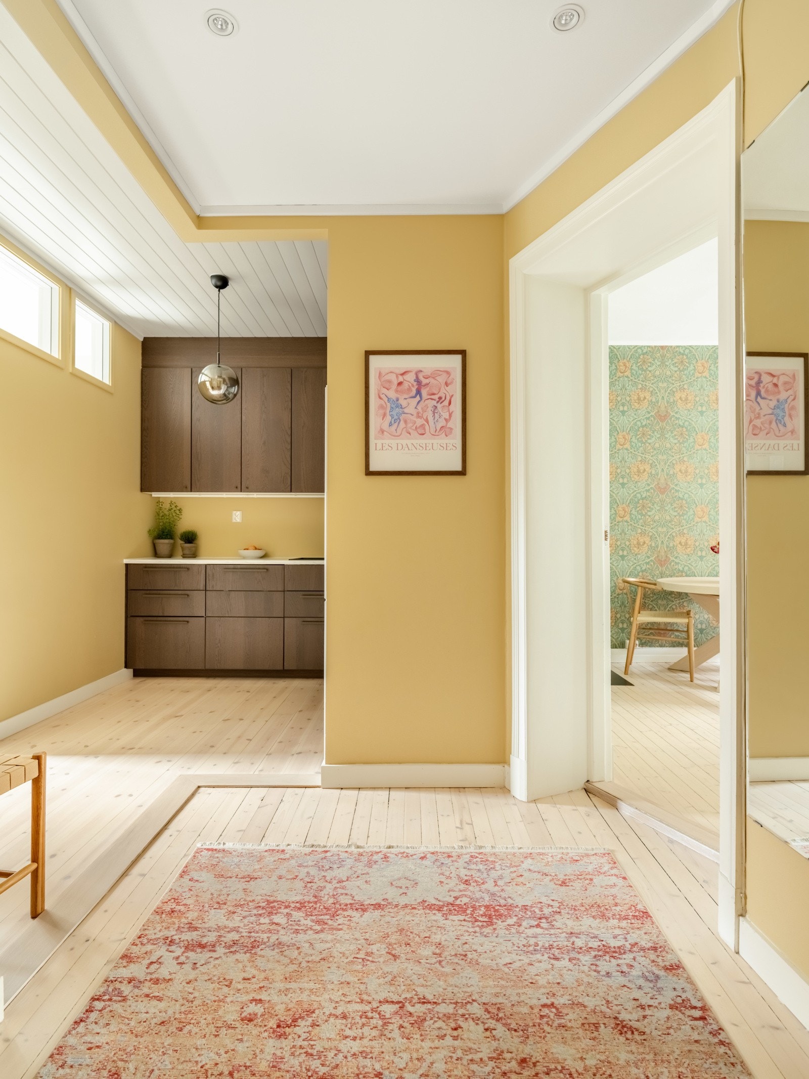 Fra stuen går vi videre inn på det flotte kjøkkenet. Galleribilde