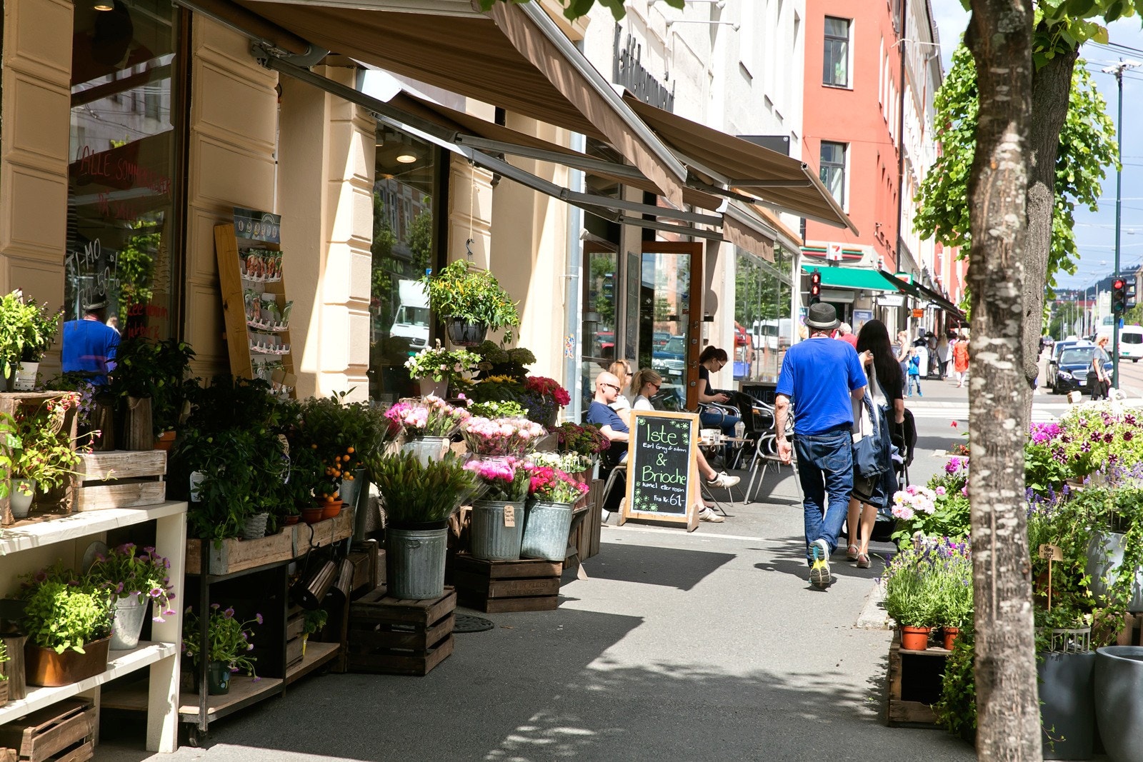 Torshov byr på yrende byliv, hyggelige kafeer, småbutikker og restauranter. Galleribilde