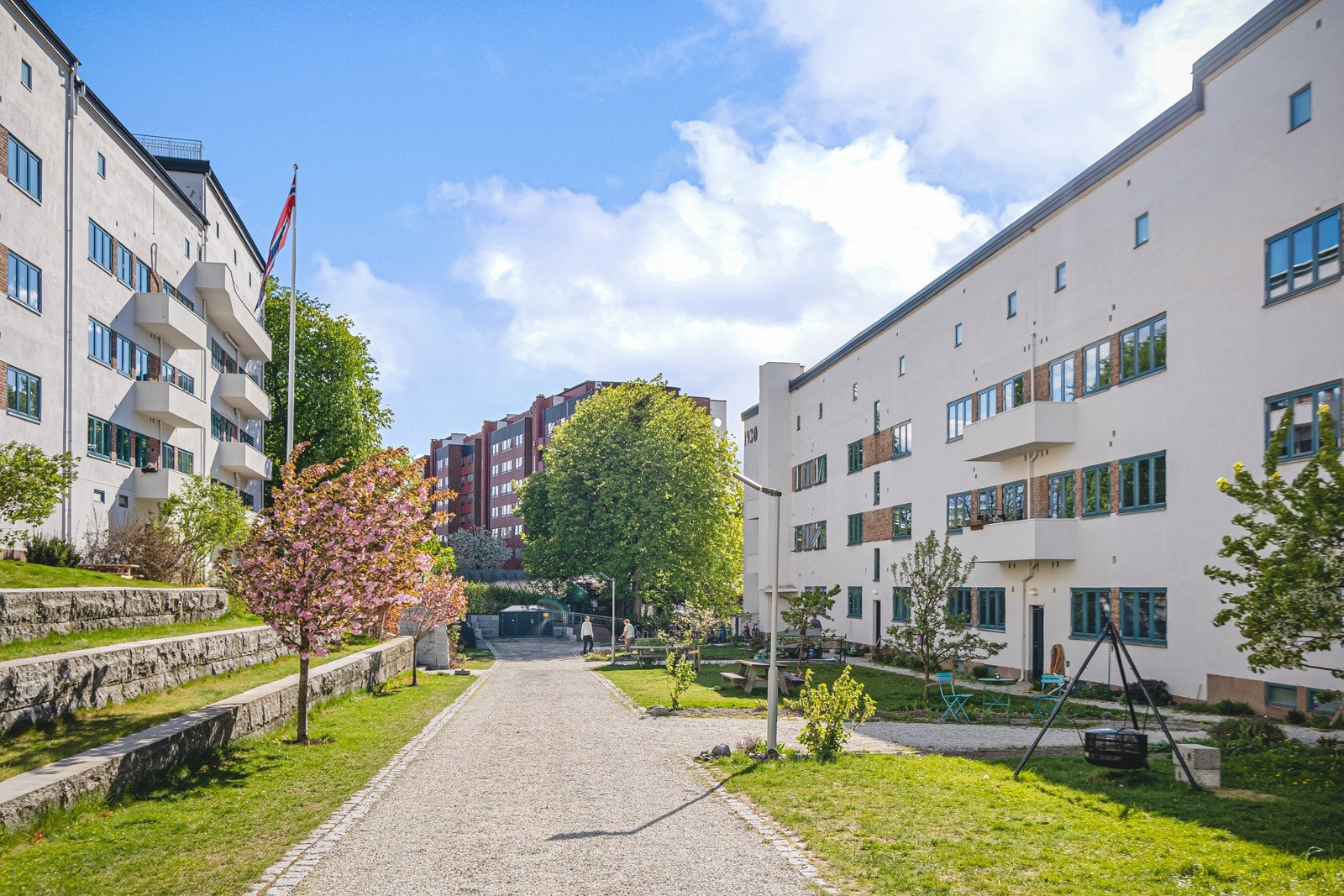 Leiligheten ligger i flotte Funkisgården på Torshov med sin nydelige bakgård. Galleribilde