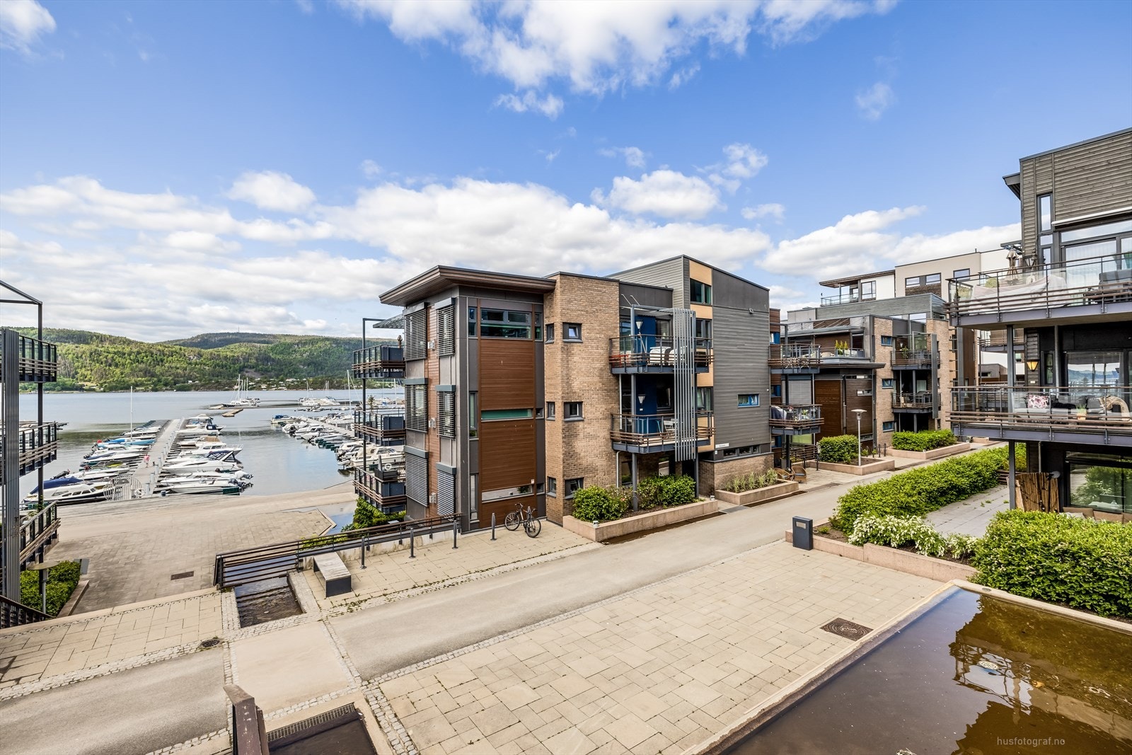 Leiligheten disponerer en egen båtplass (3,5 meter). Galleribilde