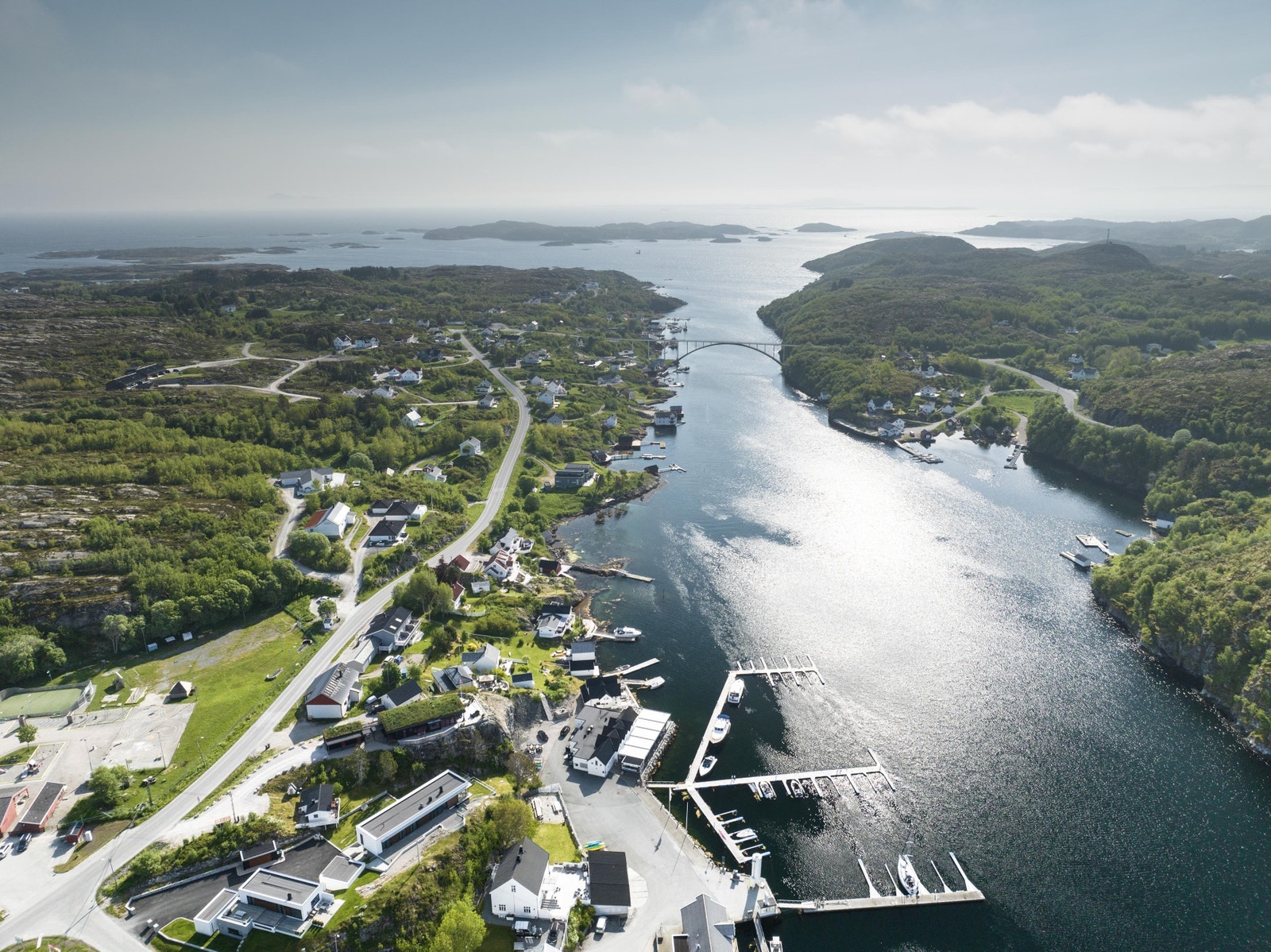 Idyllisk beliggenhet. Her kan du nyte solen fra morgen til kveld. Galleribilde