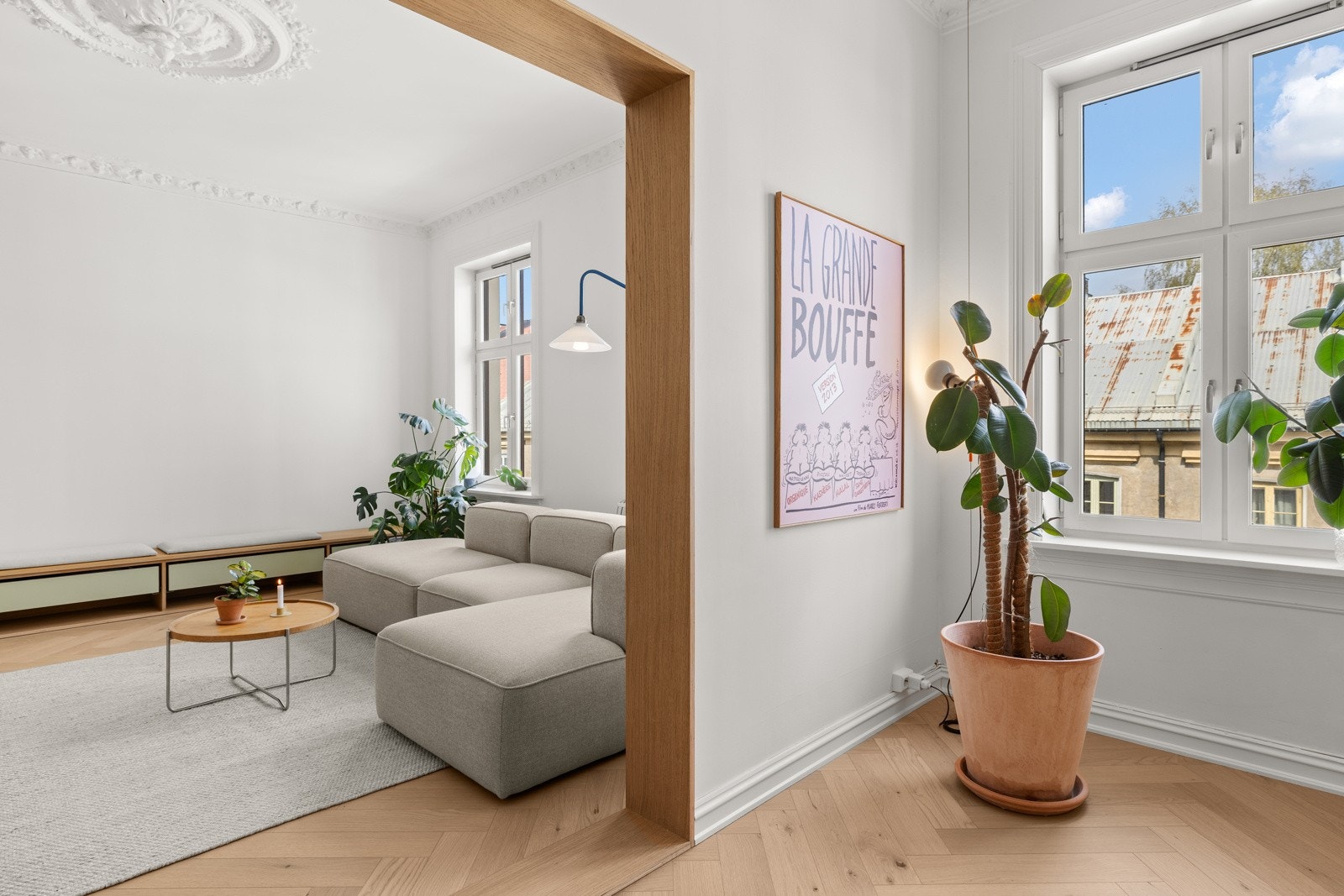Stuen er av en god størrelse, og har god plass til en stor sofagruppe. Galleribilde