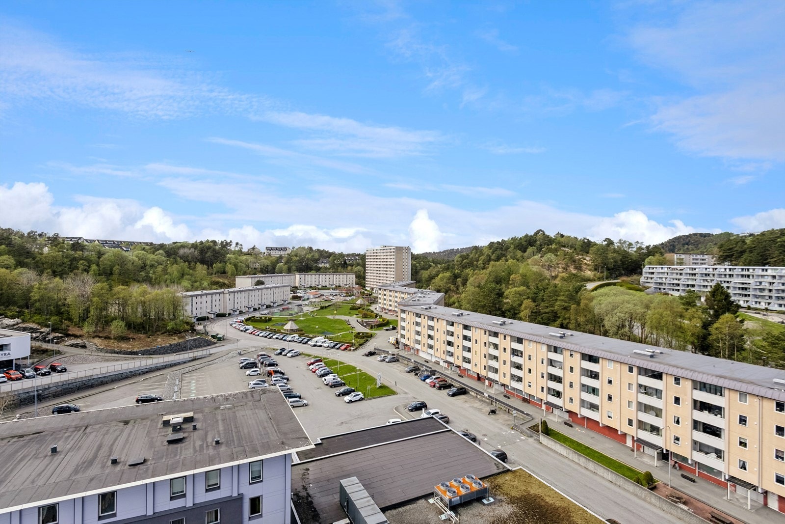 Fra altanen har du god utsikt over nærområdet! Galleribilde