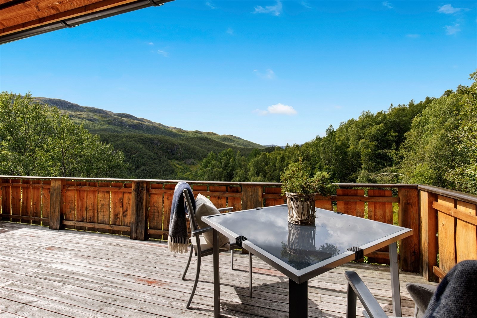 Stor solrik terrasse med fantastisk fjellutsikt! Galleribilde