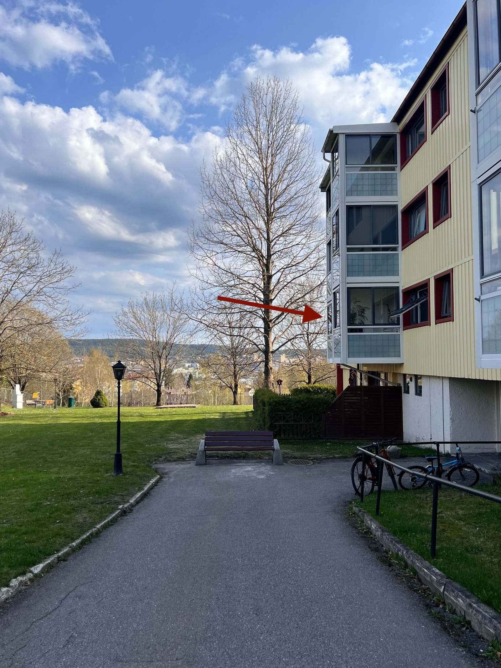Innbydende og usjenert inngangsparti. Galleribilde