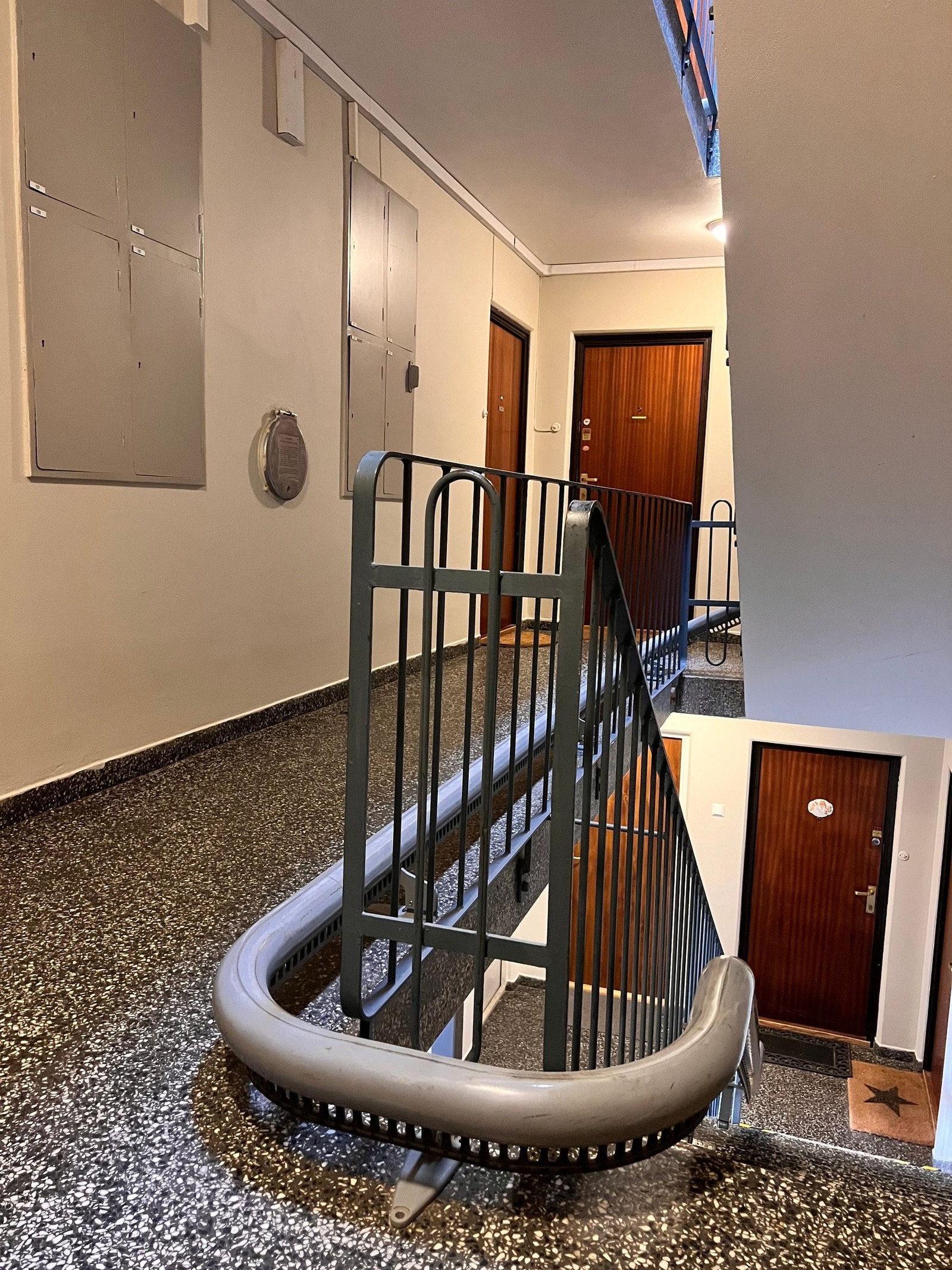 Trappeheis gjennom alle etasjer. Galleribilde