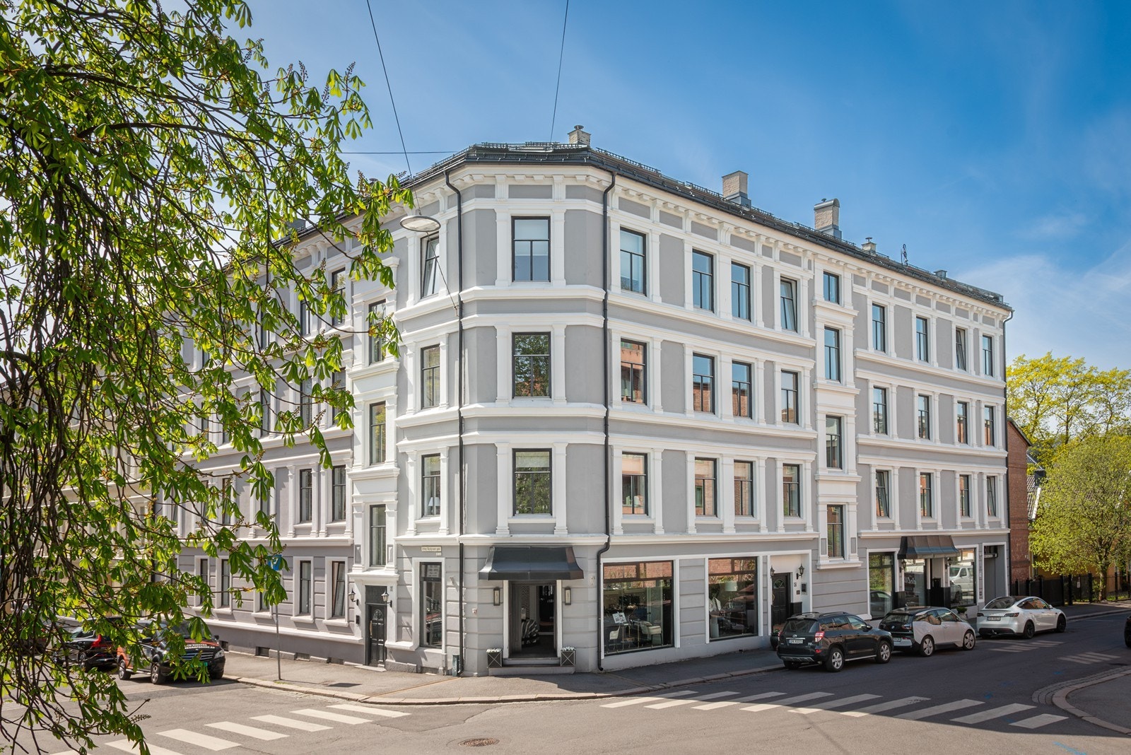 Flott klassisk bygård på beste Frogner Galleribilde