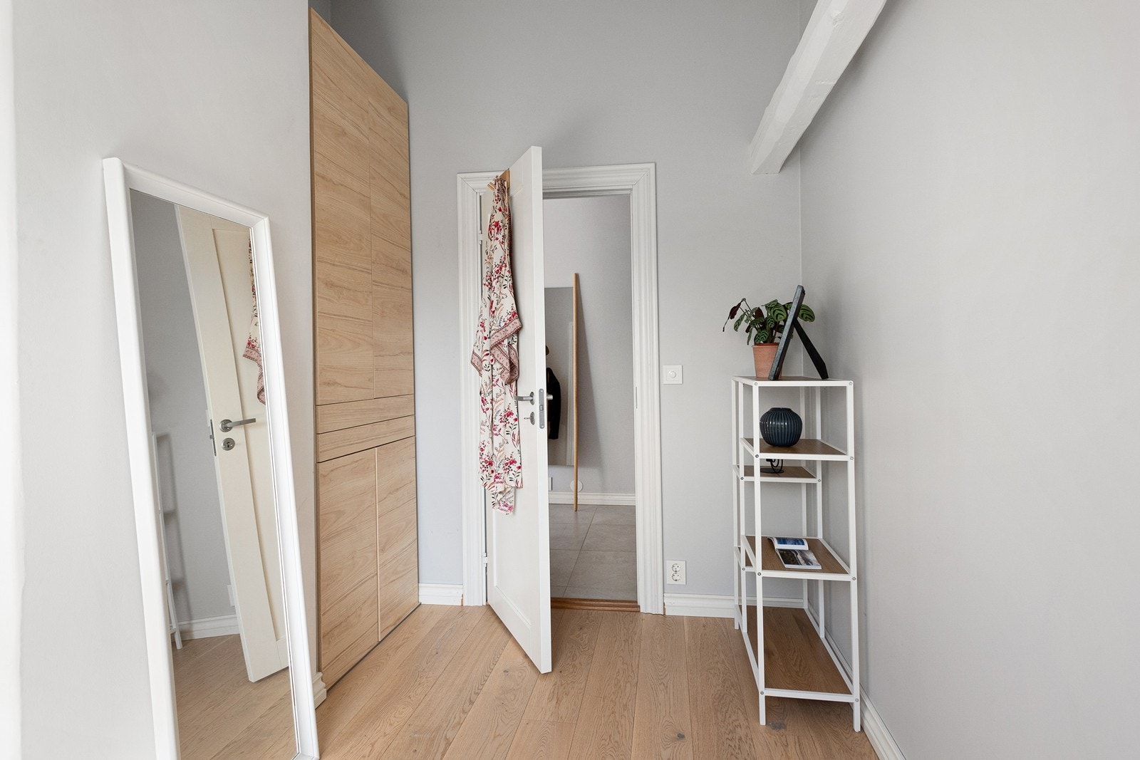 Soverom nr. 2 med inngang fra entré Galleribilde