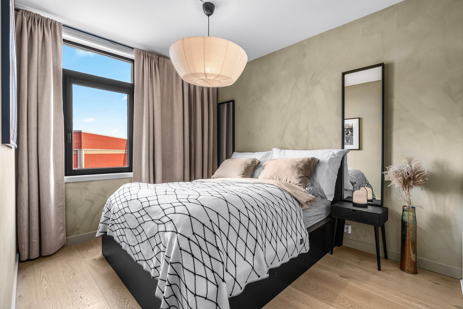 Hovedsoverommet har plass til stor dobbeltseng Galleribilde