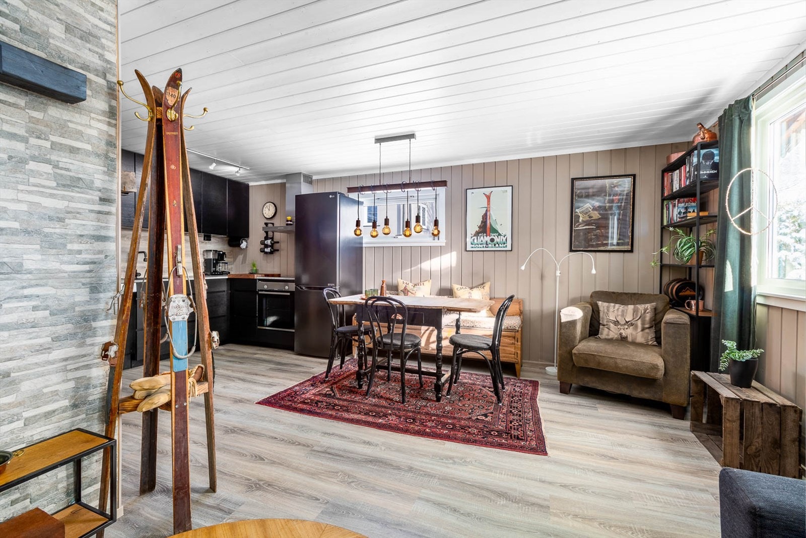 Stue/spisestue. Galleribilde