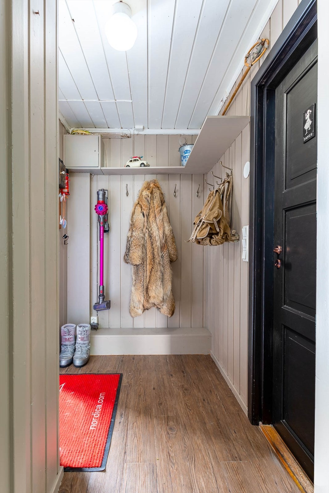 Entré/gang. Galleribilde