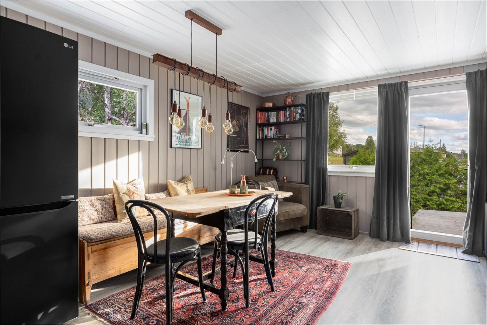 Lys og delikat hytte med nærhet til flotte tur og langrennsmuligheter. Galleribilde