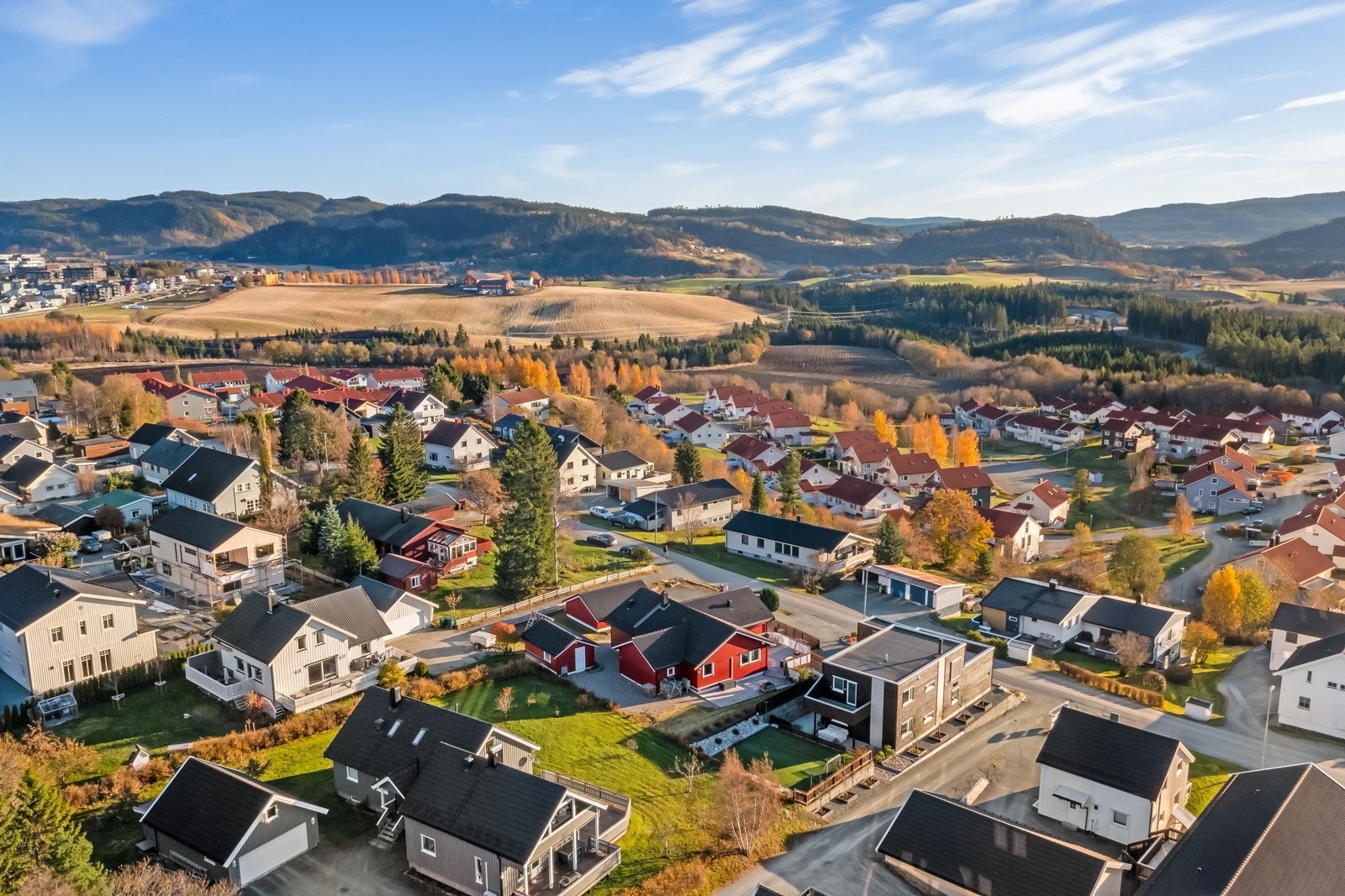 Meget pent stelt eiendom med flott beliggenhet i feltet. Velkommen til visning! Galleribilde