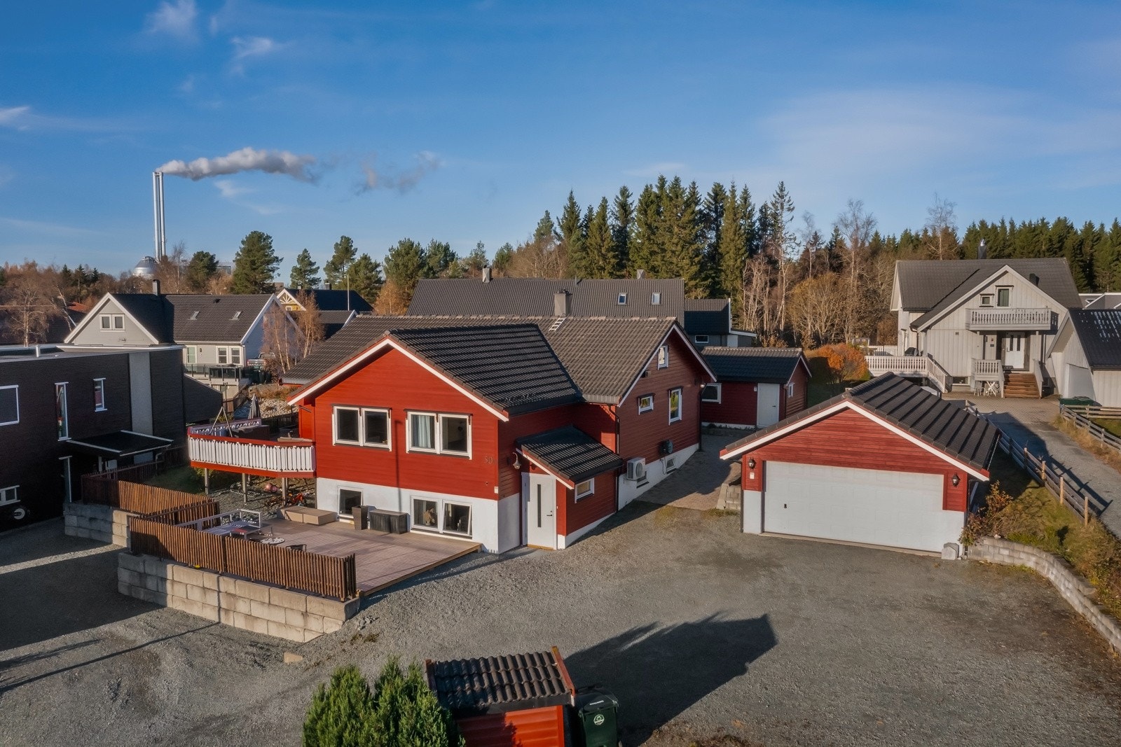 EIE eiendomsmegling ved Daniel Bruce har gleden av å presentere Tiller-Ringen 50B - En særdeles flott og innbydende enebolig i et populært boligområde. Galleribilde