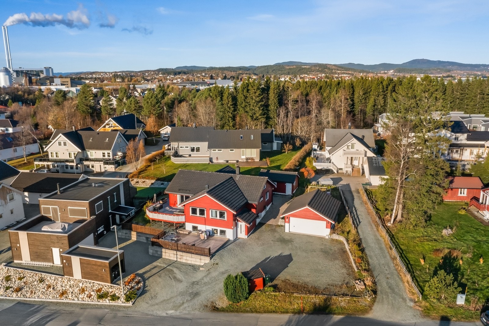 Fra boligen er det også gangavstand til idylliske Tillerskogen med populære turløyper. Galleribilde
