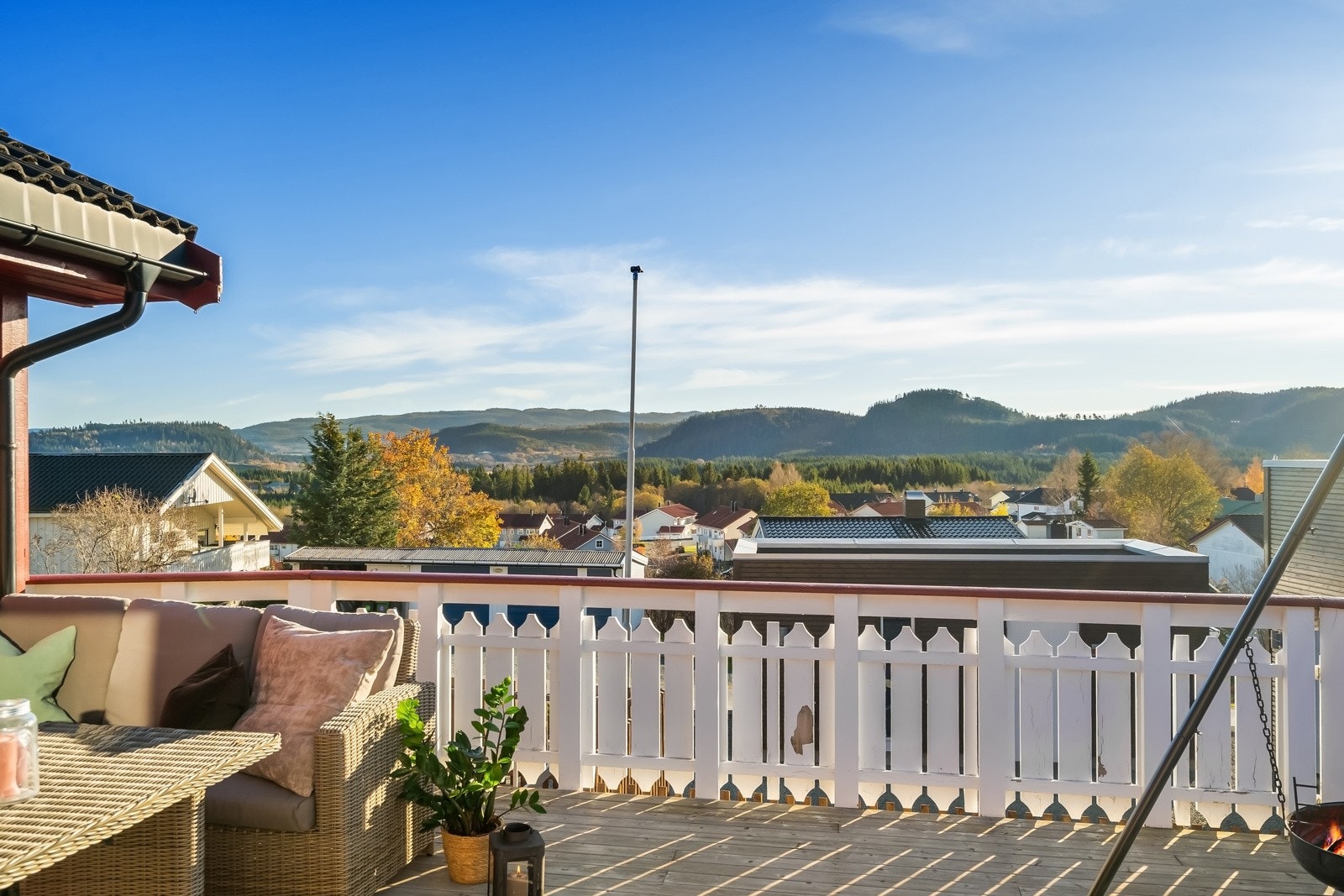 Utsikten kommer virkelig til sin rett på balkongen ved stuen. Galleribilde