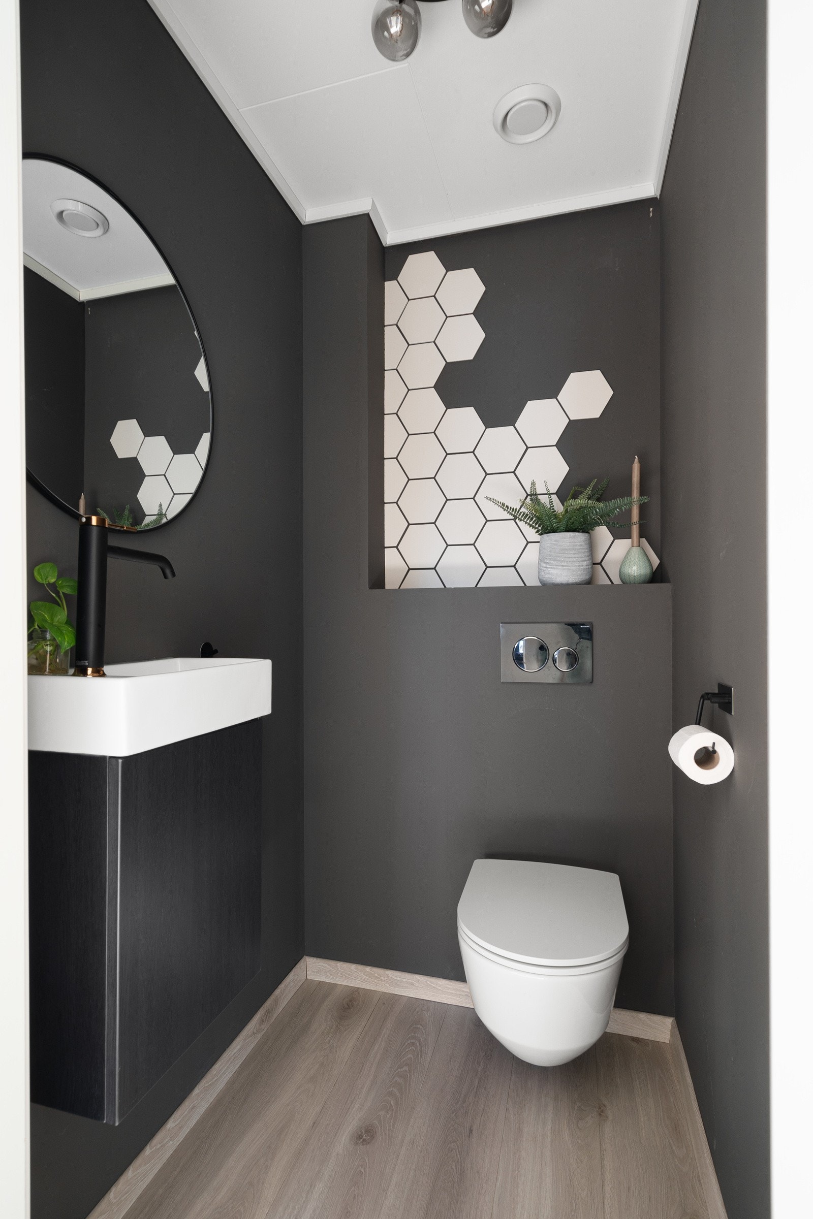 Ved gangen i 1. etasje er det et praktisk, separat wc-rom. Galleribilde