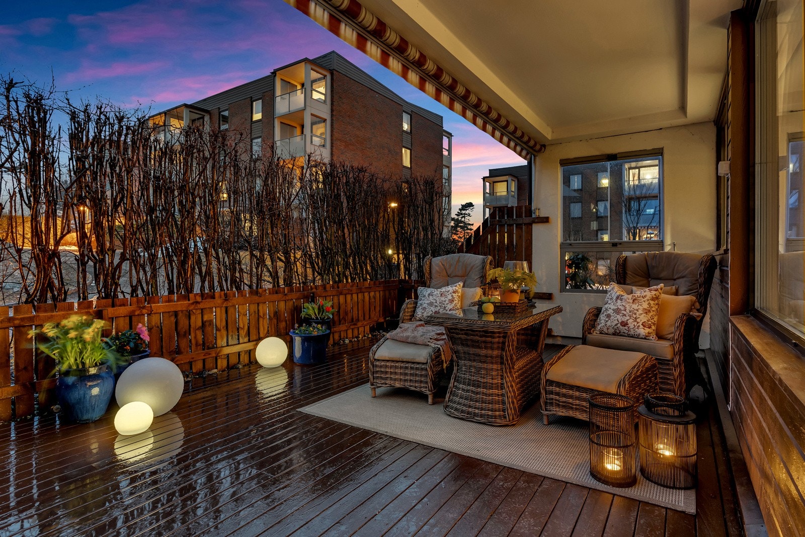 Leiligheten ligger i et pent opparbeidet boligområde på haugenstua. Galleribilde