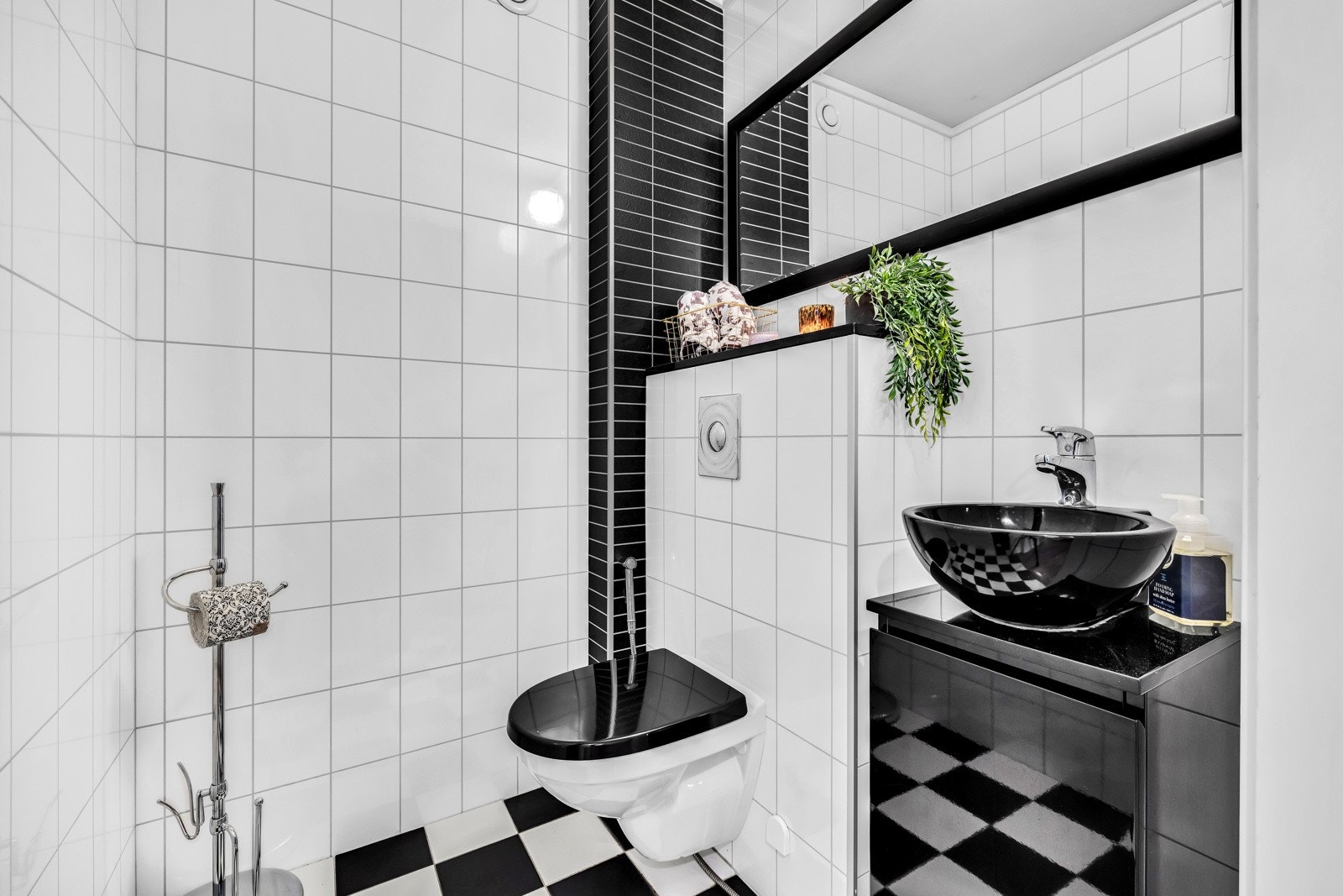 Leiligheten har et praktisk separat WC. Galleribilde