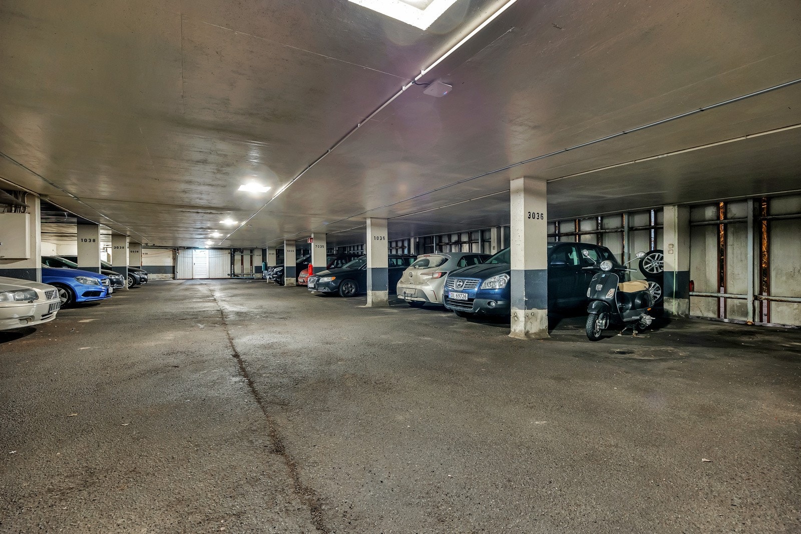 Biloppstillingsplass i felles garasjeanlegg Galleribilde