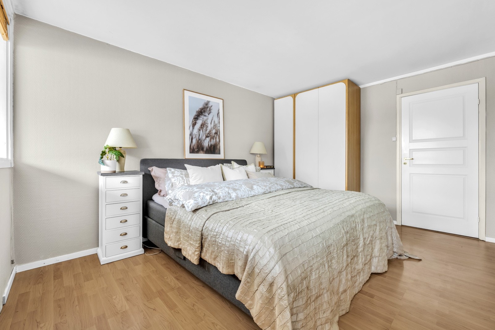 Soverommet er romslig med gode møbleringsmuligheter. Galleribilde