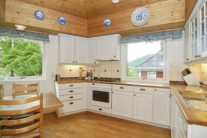 Kjøkkenet i huset. Galleribilde