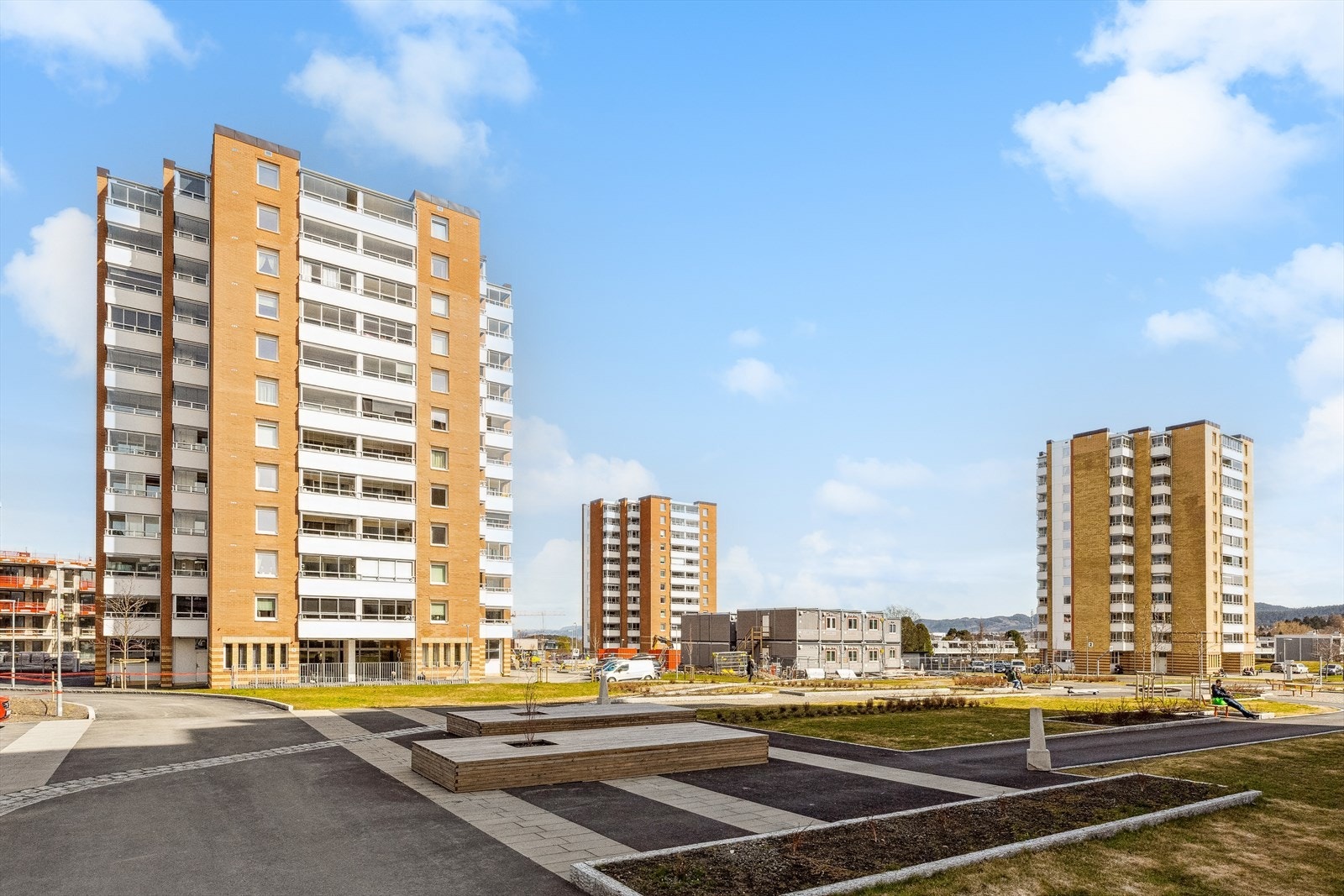 Pent opparbeidede uteområder mellom blokkene. Galleribilde