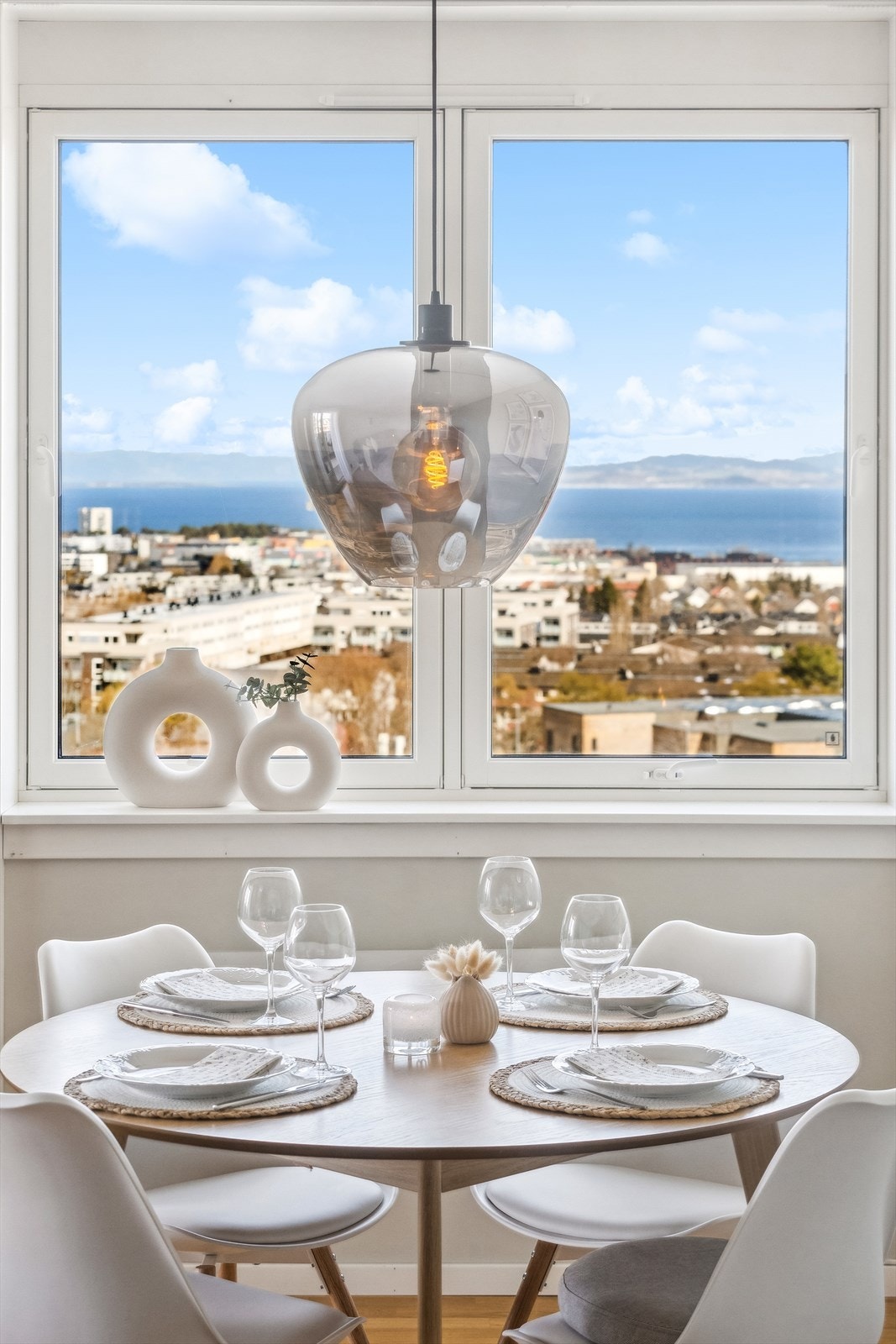 Utsikt fra spisebord. Galleribilde