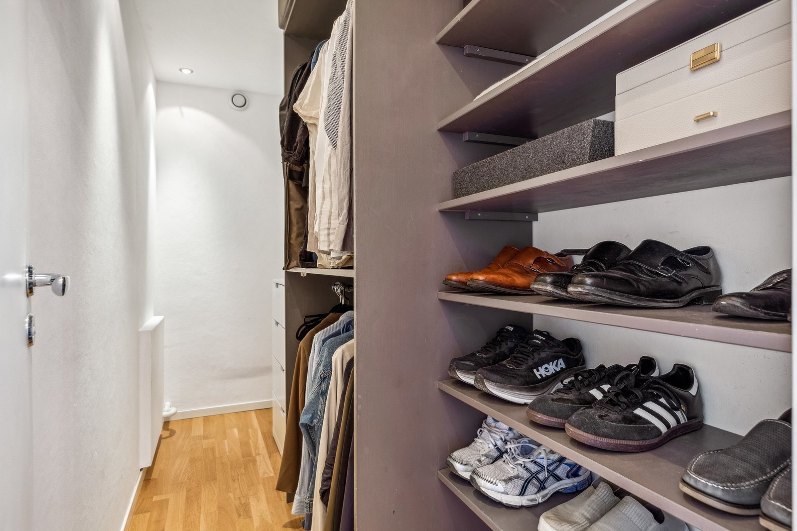 Praktisk innvending bod på 3,9m² med gode oppbevaringsmuligheter. I tillegg har man 1 bod i kjeller og 1 bod i parkeringsanlegg. Galleribilde