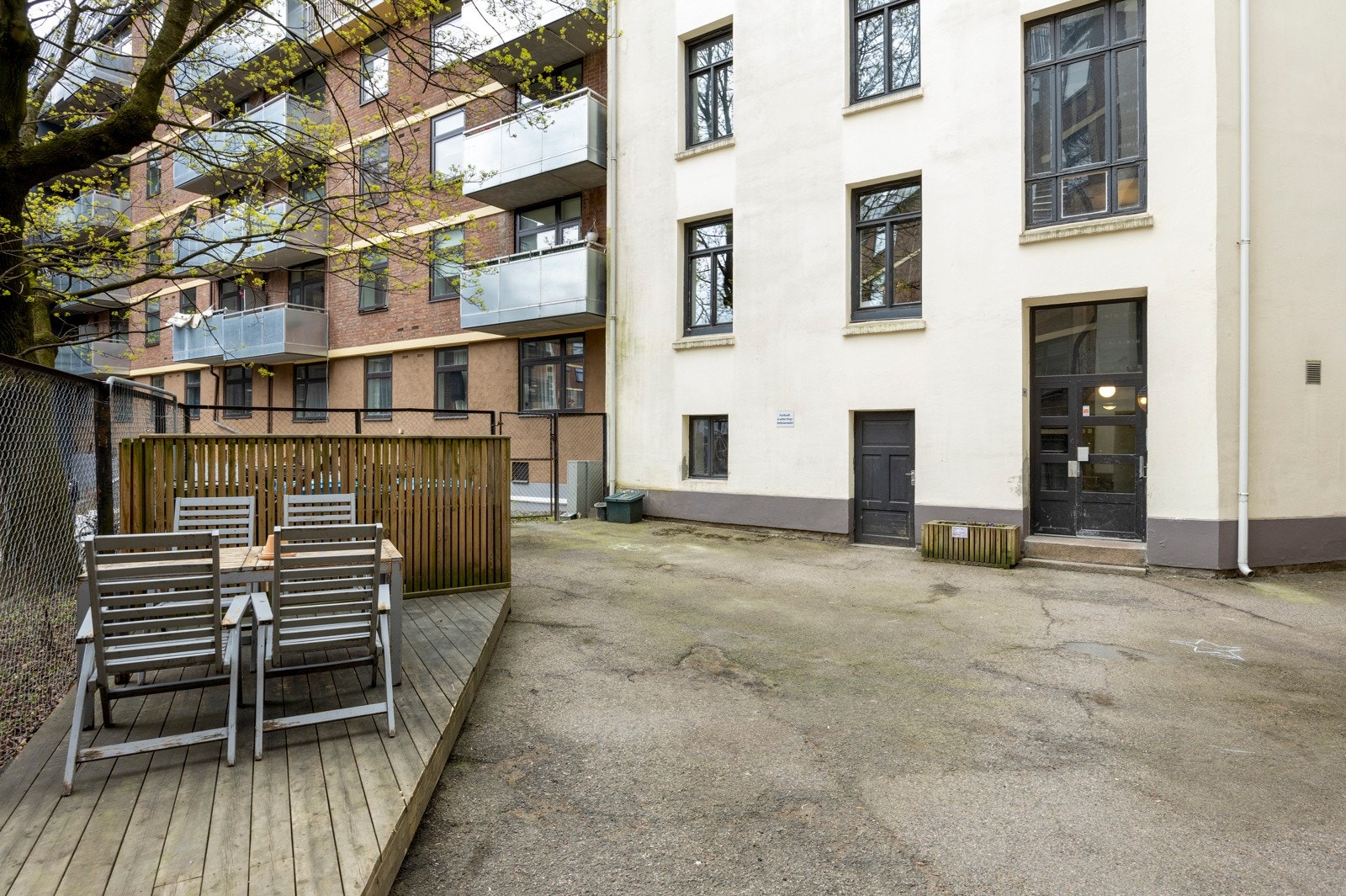 - Soveromsvinduer i byggets 2.etasje mot bakgård. - Galleribilde