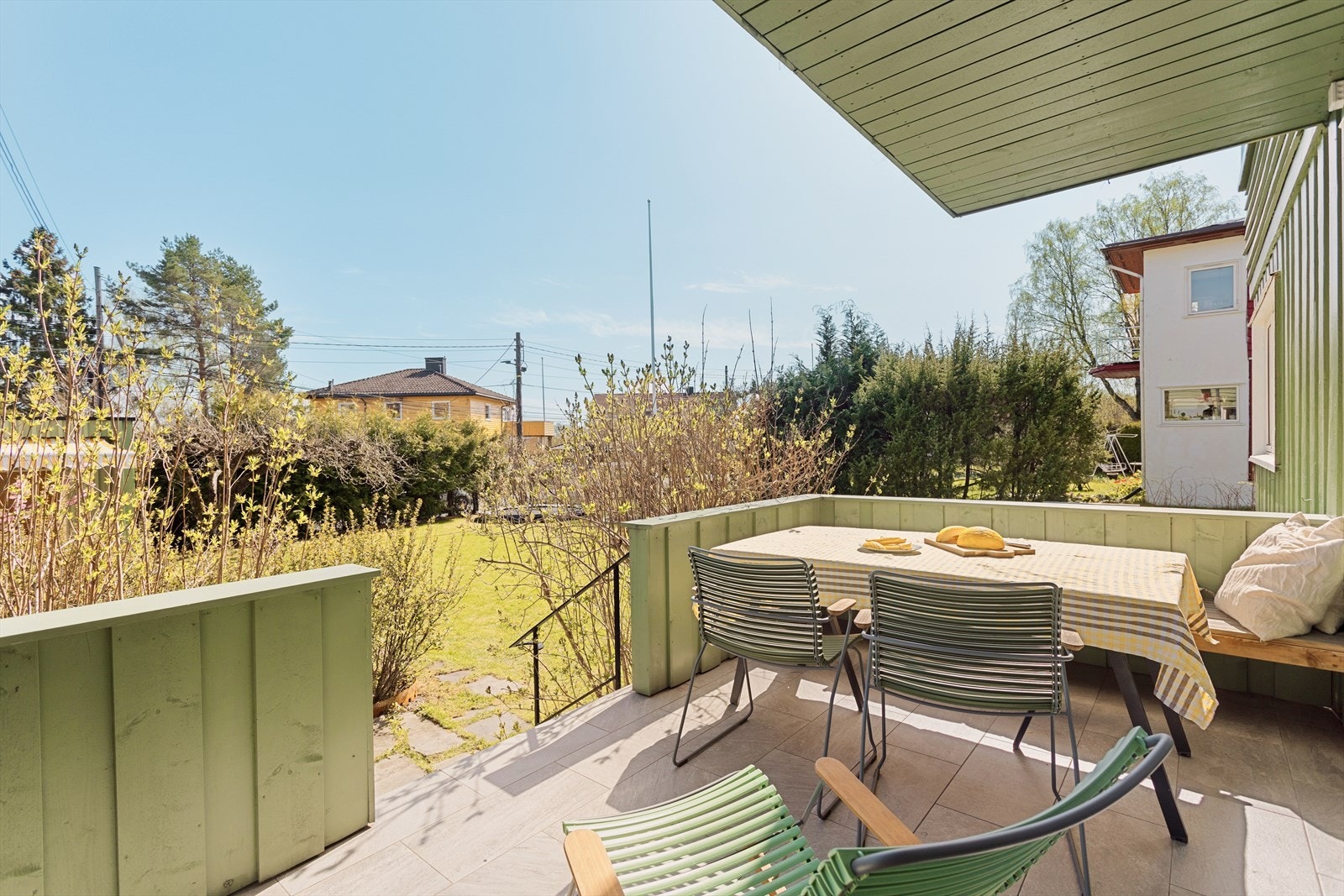 Flott veranda på 11 kvm med utgang fra stuen. Galleribilde