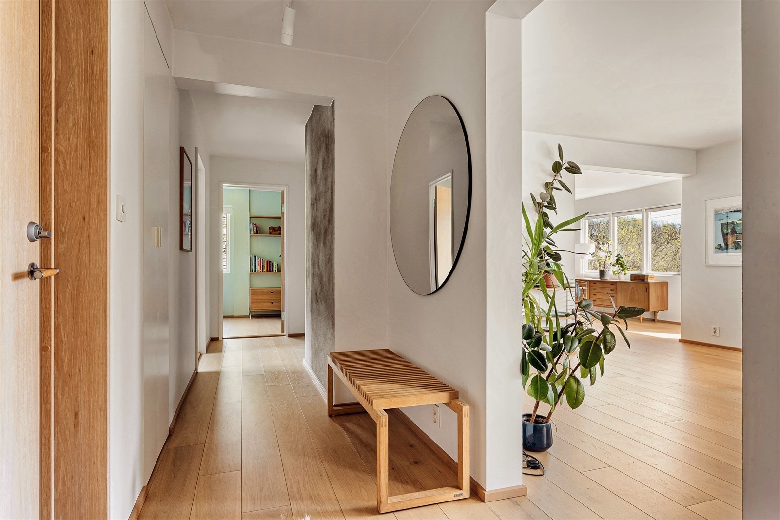 Inngangsparti og gang til soverommene. Galleribilde