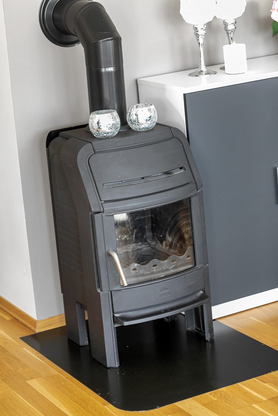 Vedovn i stue Galleribilde