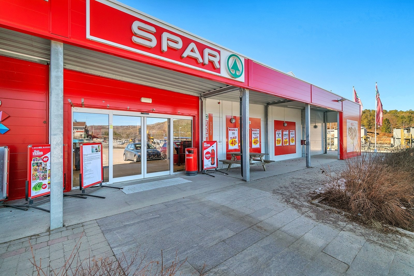 Kort avstand til dagligvarer og øvrige servicetilbud på Drag Galleribilde