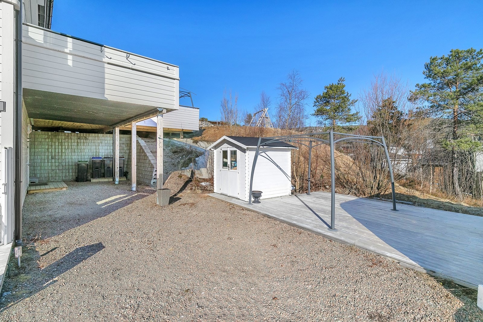 Bod og terrasse ved inngangspartiet Galleribilde