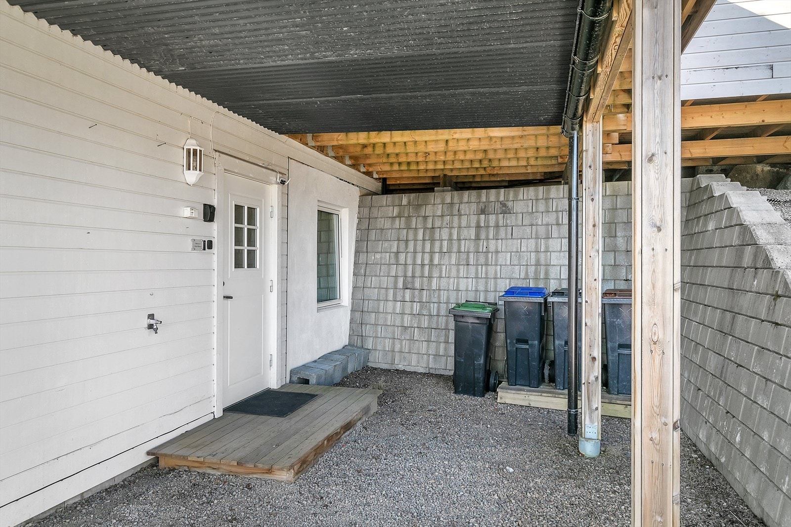 Overbygd inngangsparti - Velkommen inn! Galleribilde