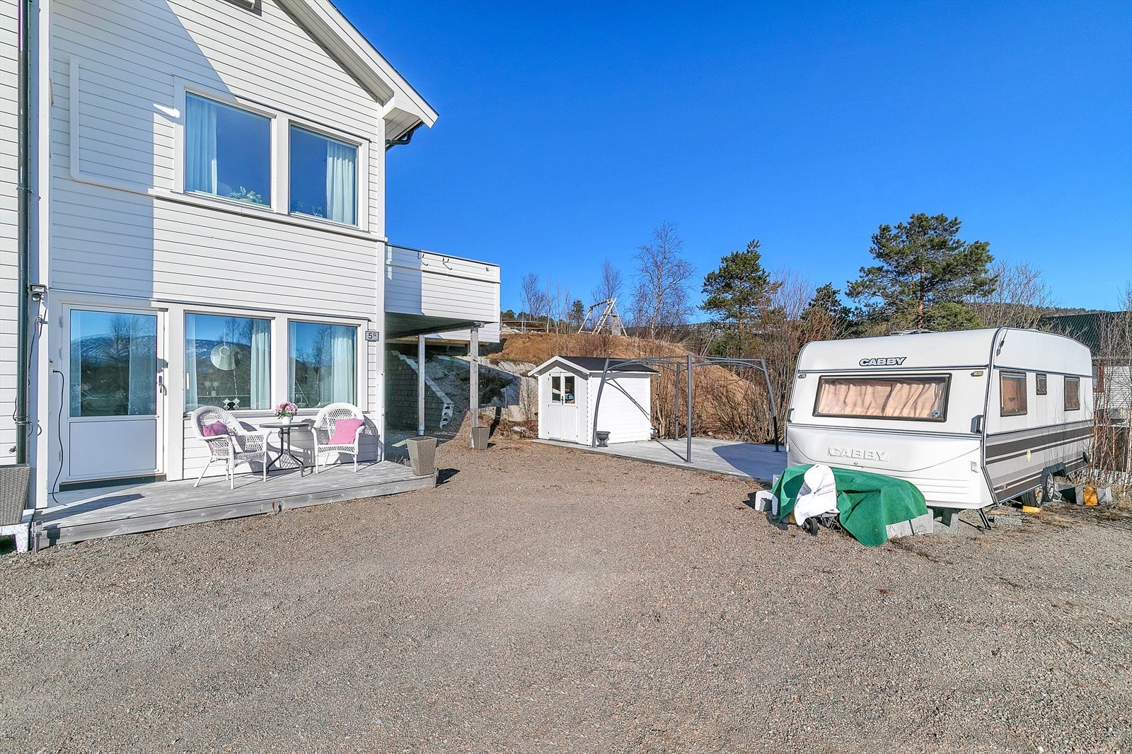 Det er godt med parkeringsplass på eiendommen Galleribilde